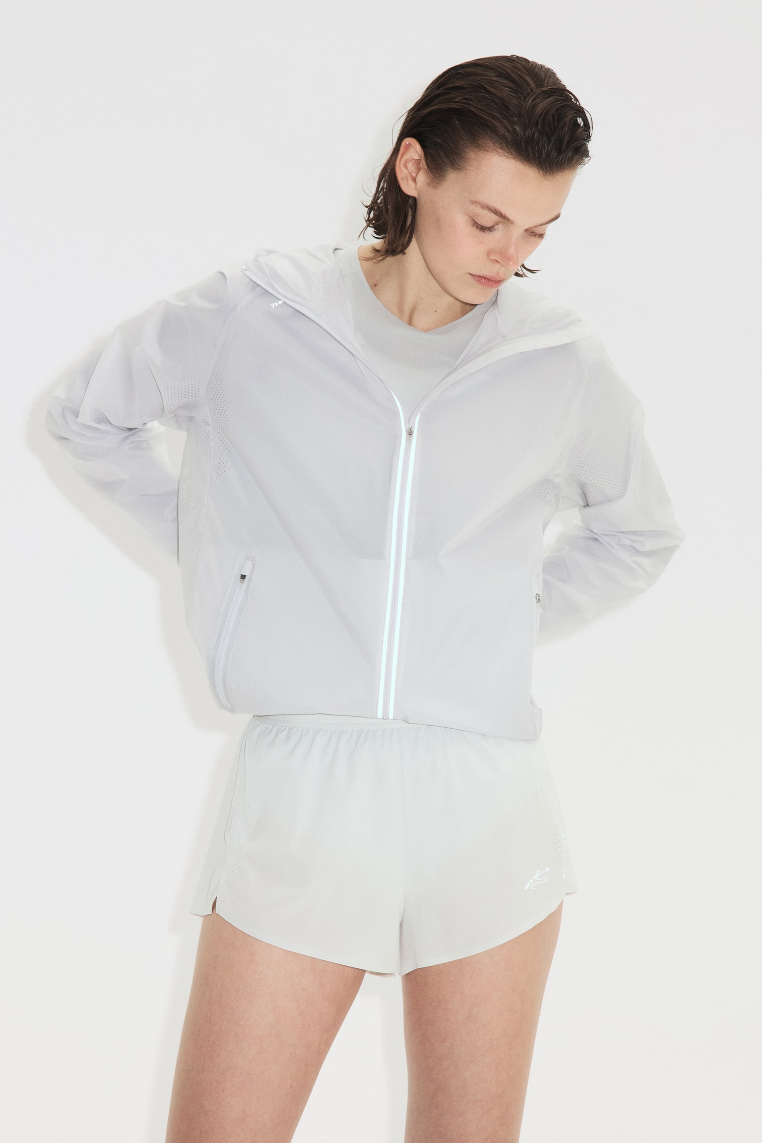 Loose Fit Lightweight running jacket with DryMove™ - Light grey - 1