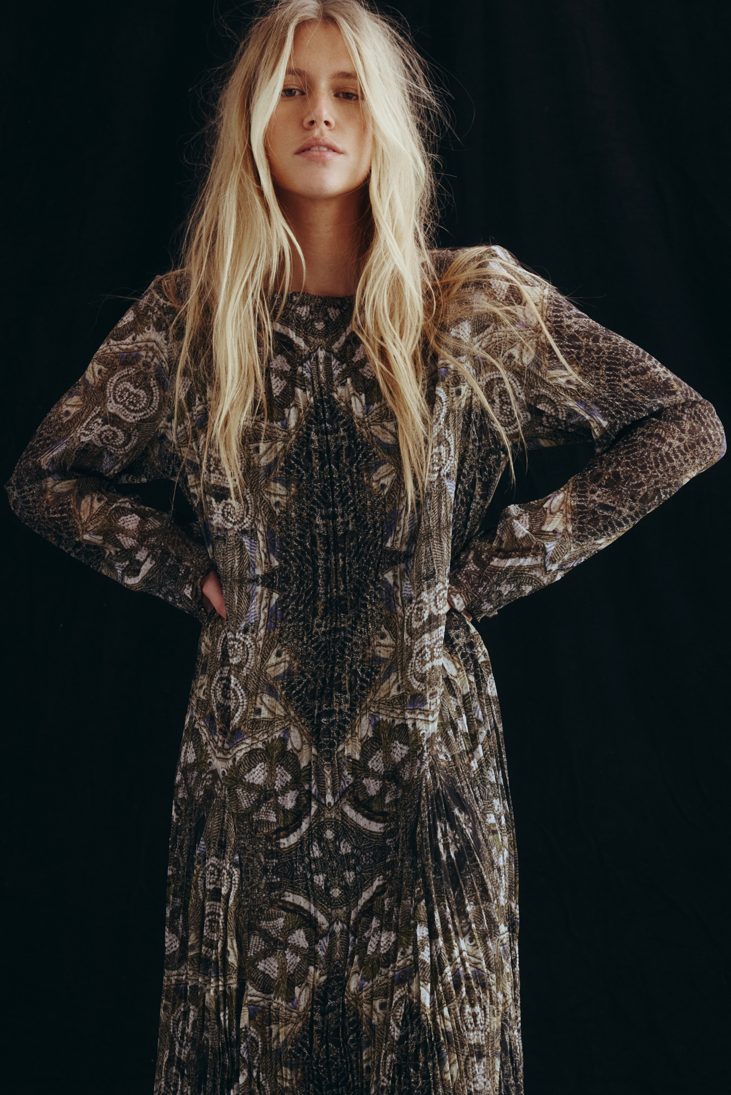 Green Dresses | Velvet & Floral | Wedding Guest | H&M Green Dresses | Velvet & Floral | Wedding Guest | H&M