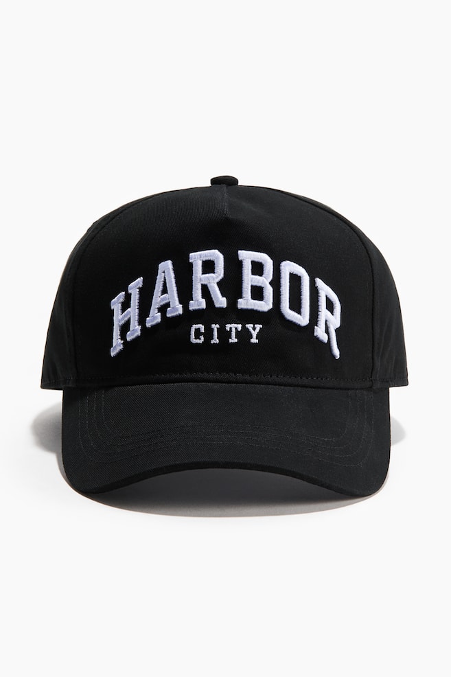 Boné em sarja de algodão com motivo - Preto/Harbor city/Preto/N/Vermelho/Manhattan - 1