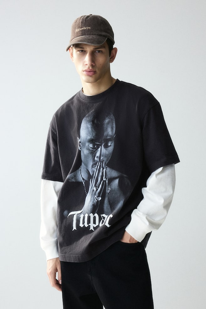 T-shirt con stampa Loose Fit - Nero/2Pac/Nero/2Pac - 5