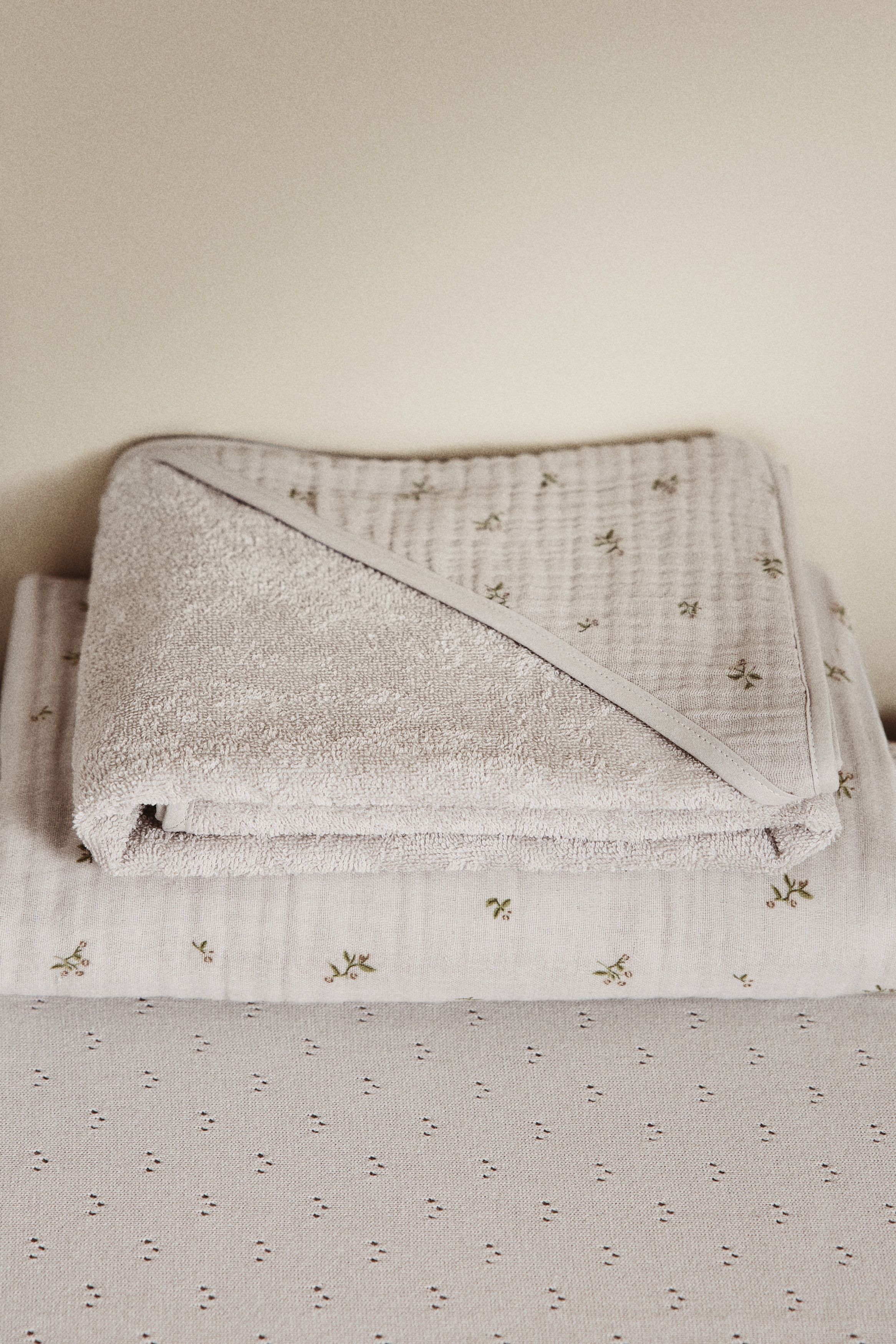 Serviette de bain à capuche pour bébé - Grège clair/fleuri/Beige clair/fleuri/Rose clair/fleuri
