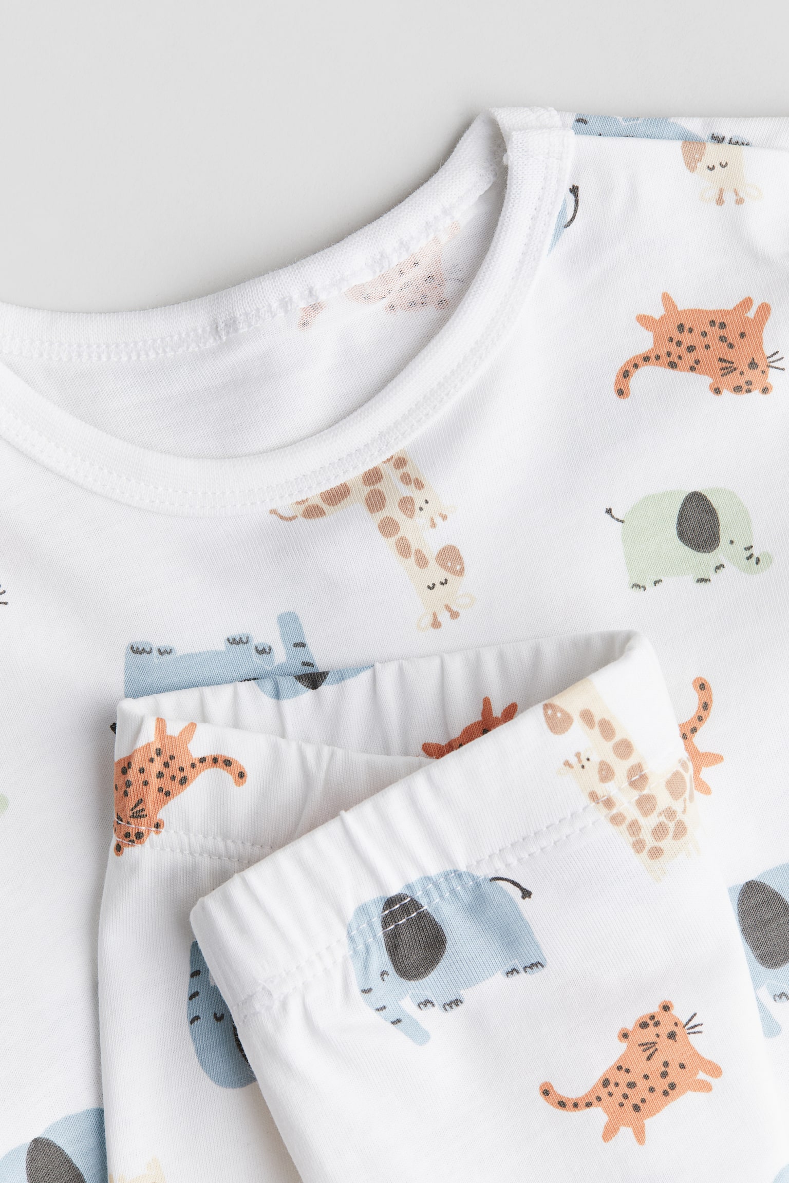 Printed cotton pyjamas - White/Animals/Light pink/Hearts/Light blue/Penguins/White/Cherries/White/Strawberries/Pink/Patterned/White/Vehicles/Light blue/Patterned/Light dusty purple/White/Pandas/White/Hearts - 2