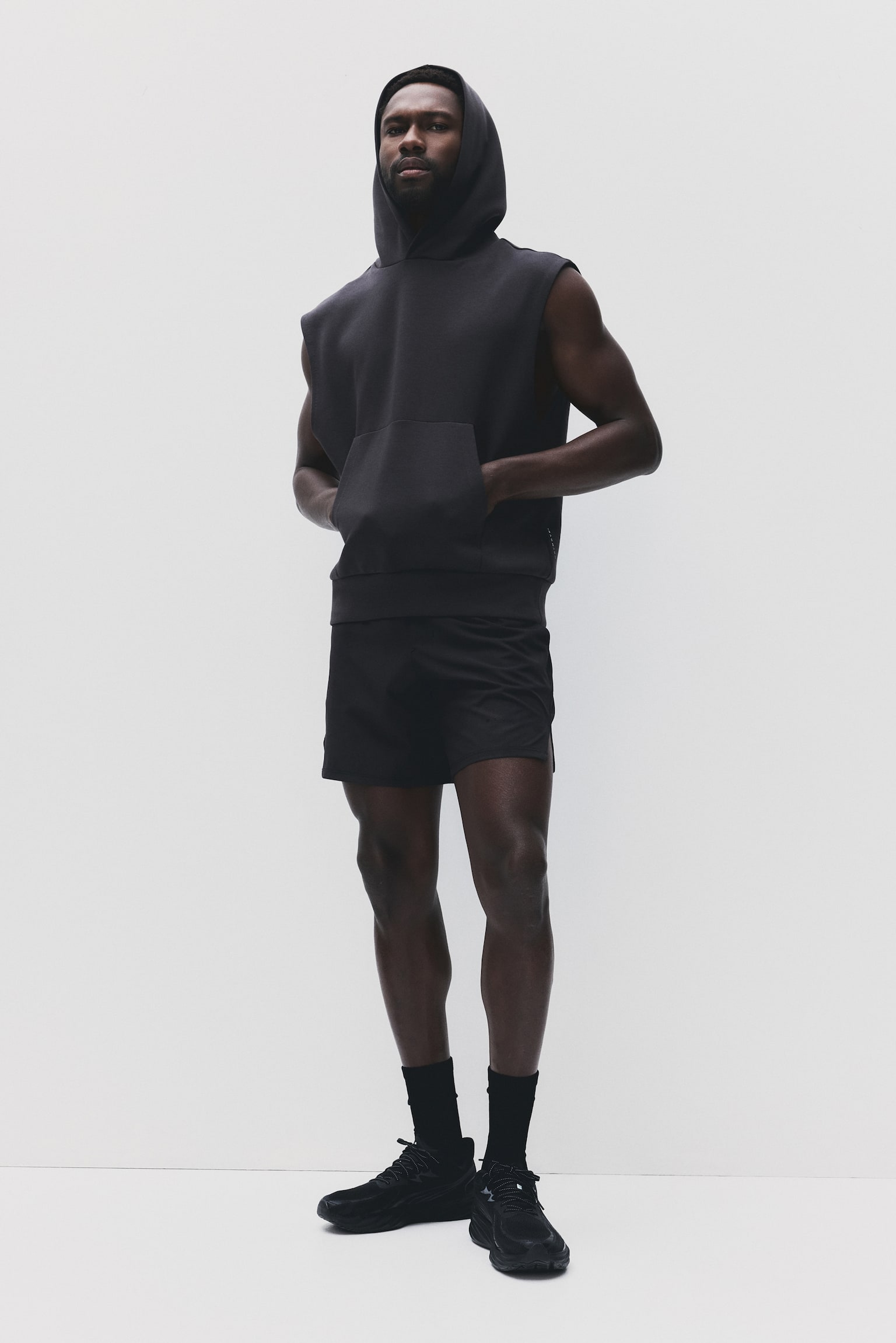 Sleeveless Sports hoodie with DryMove™ - 4