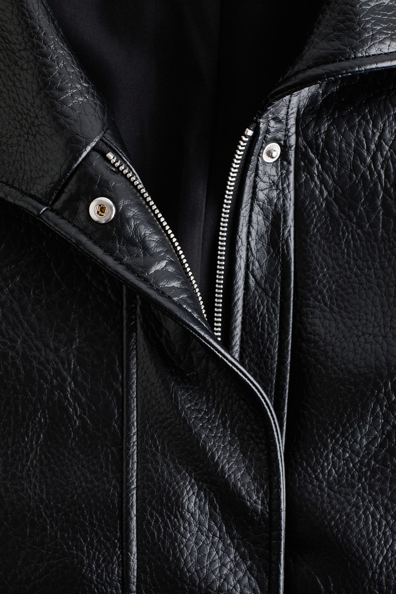 Женская куртка H&M Coated Funnel-Collar, цвет: Чёрный — фото 2