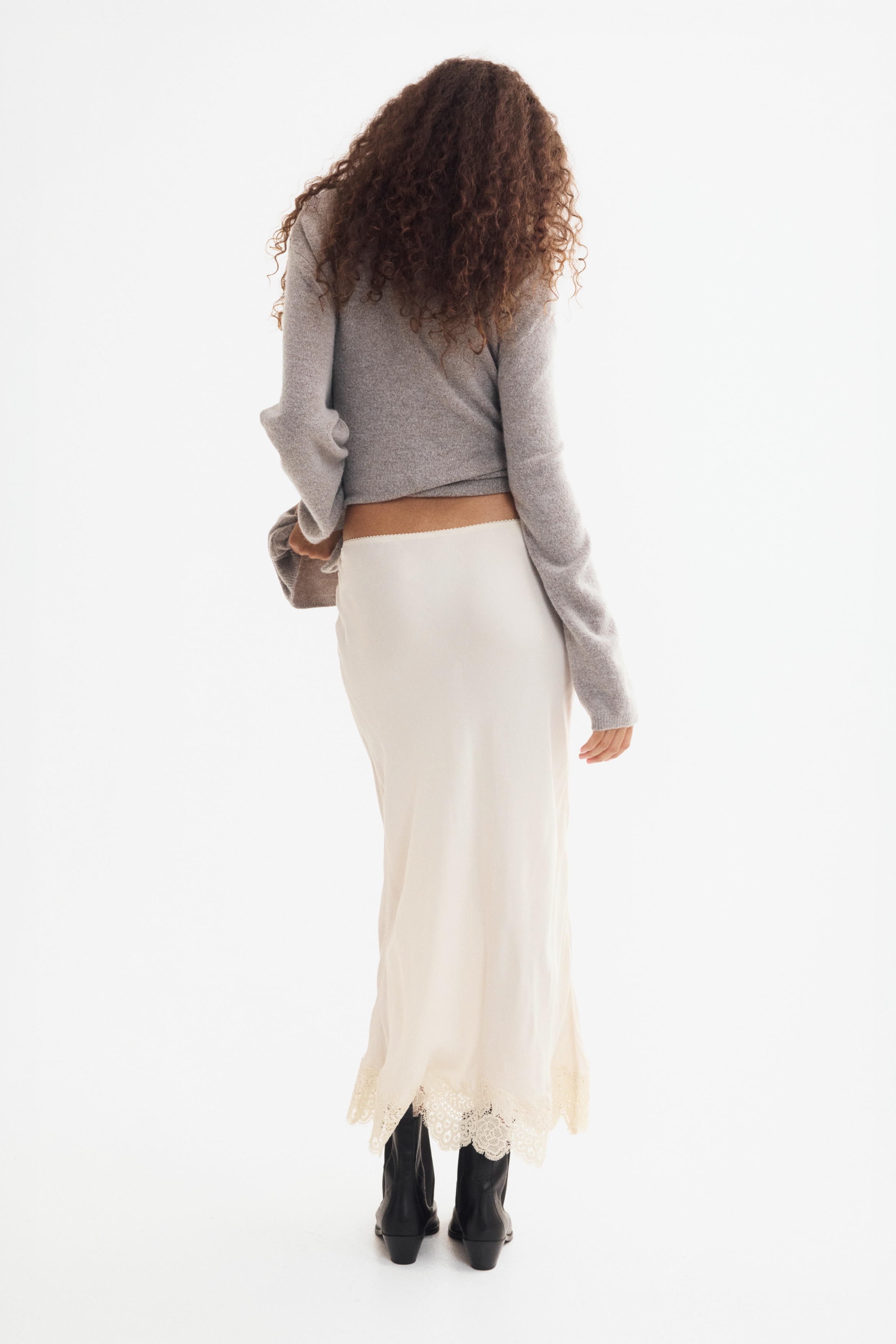 Lace-trimmed viscose skirtModel
