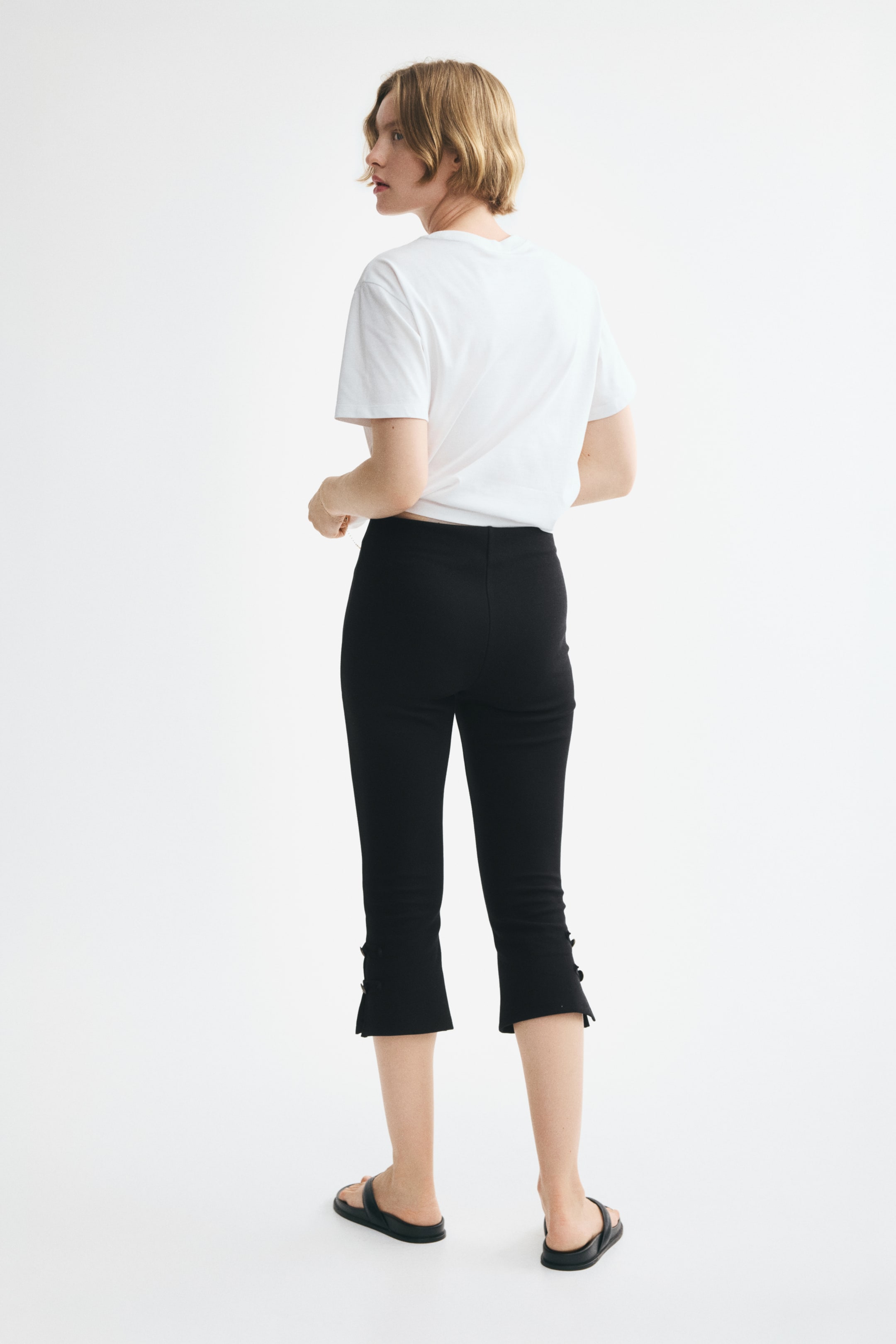 Button-Detail Capri Pants