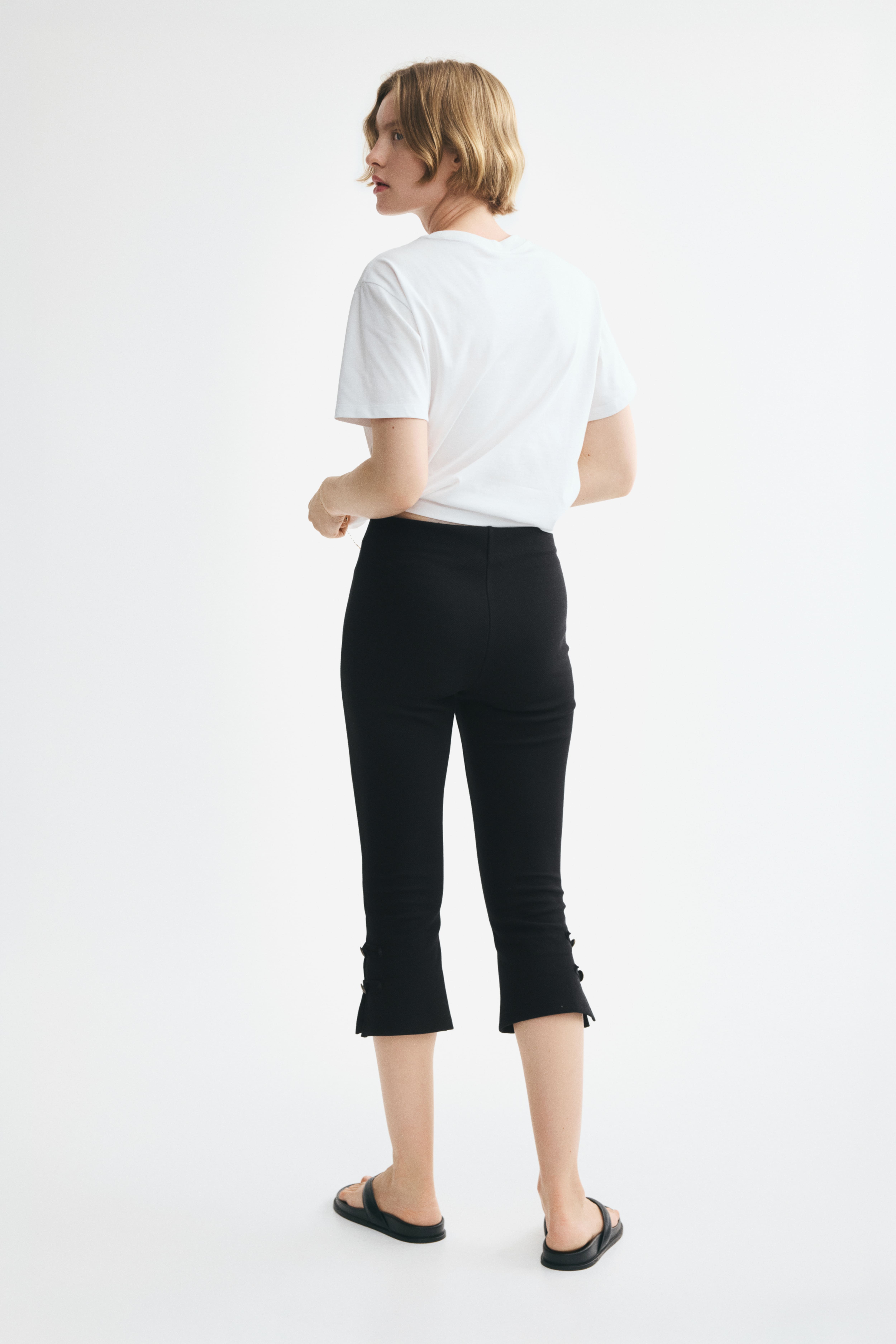 Button-Detail Capri Pants