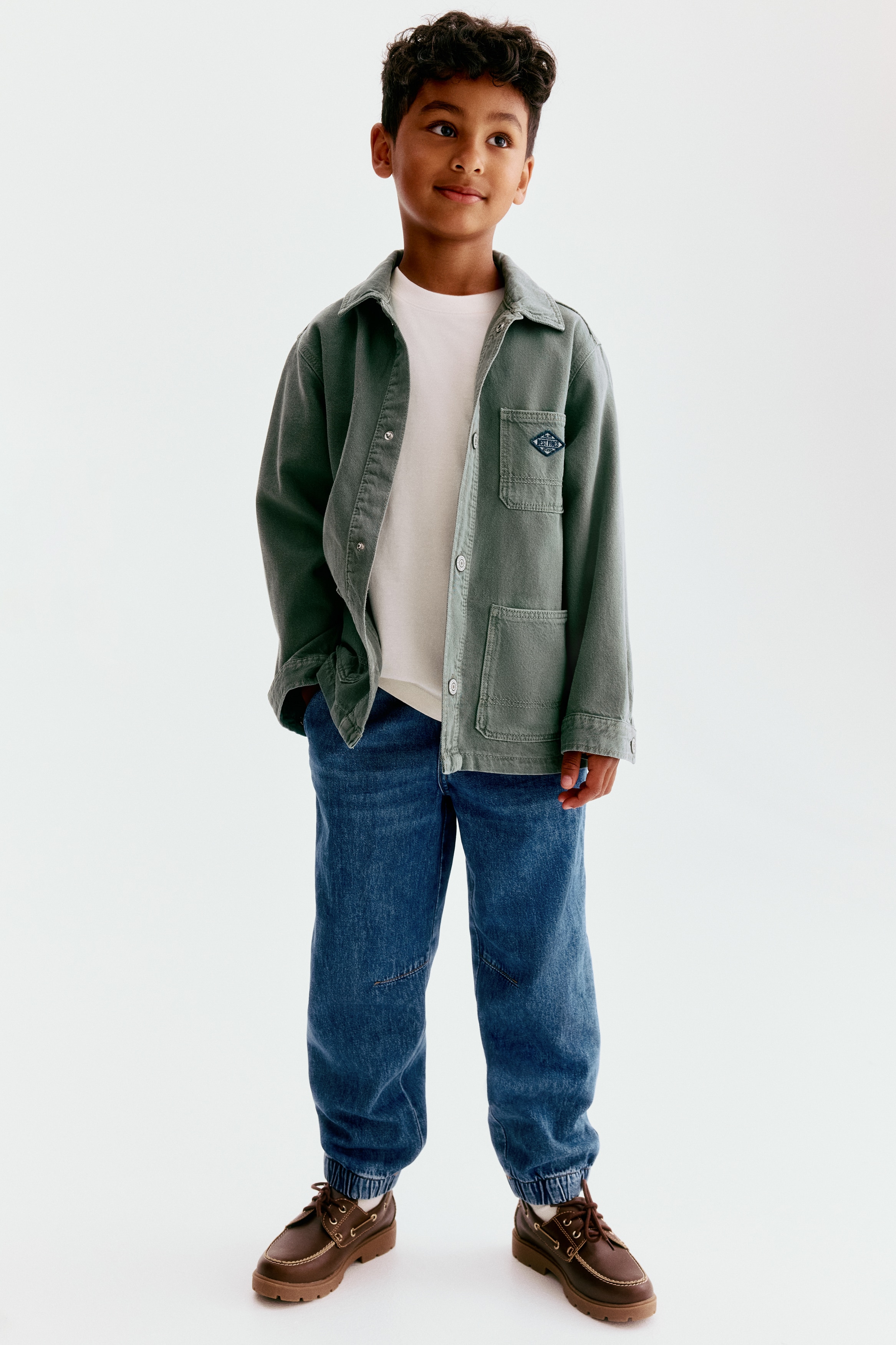 Pantaloni tip jogging din denimModel