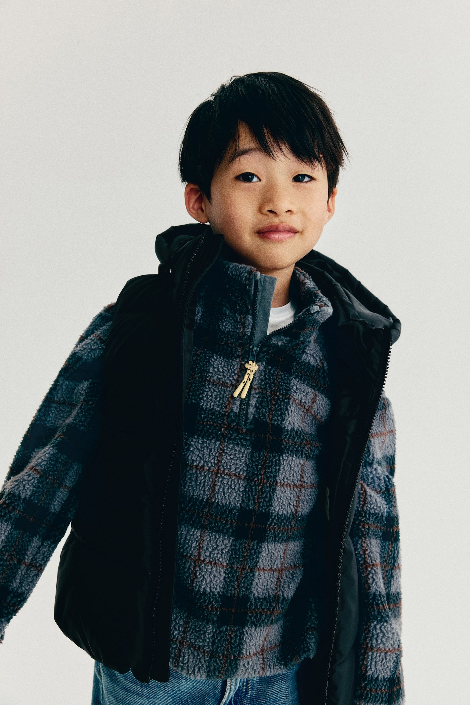 Детский жилет H&M Hooded Puffer, цвет: Чёрный — фото 3