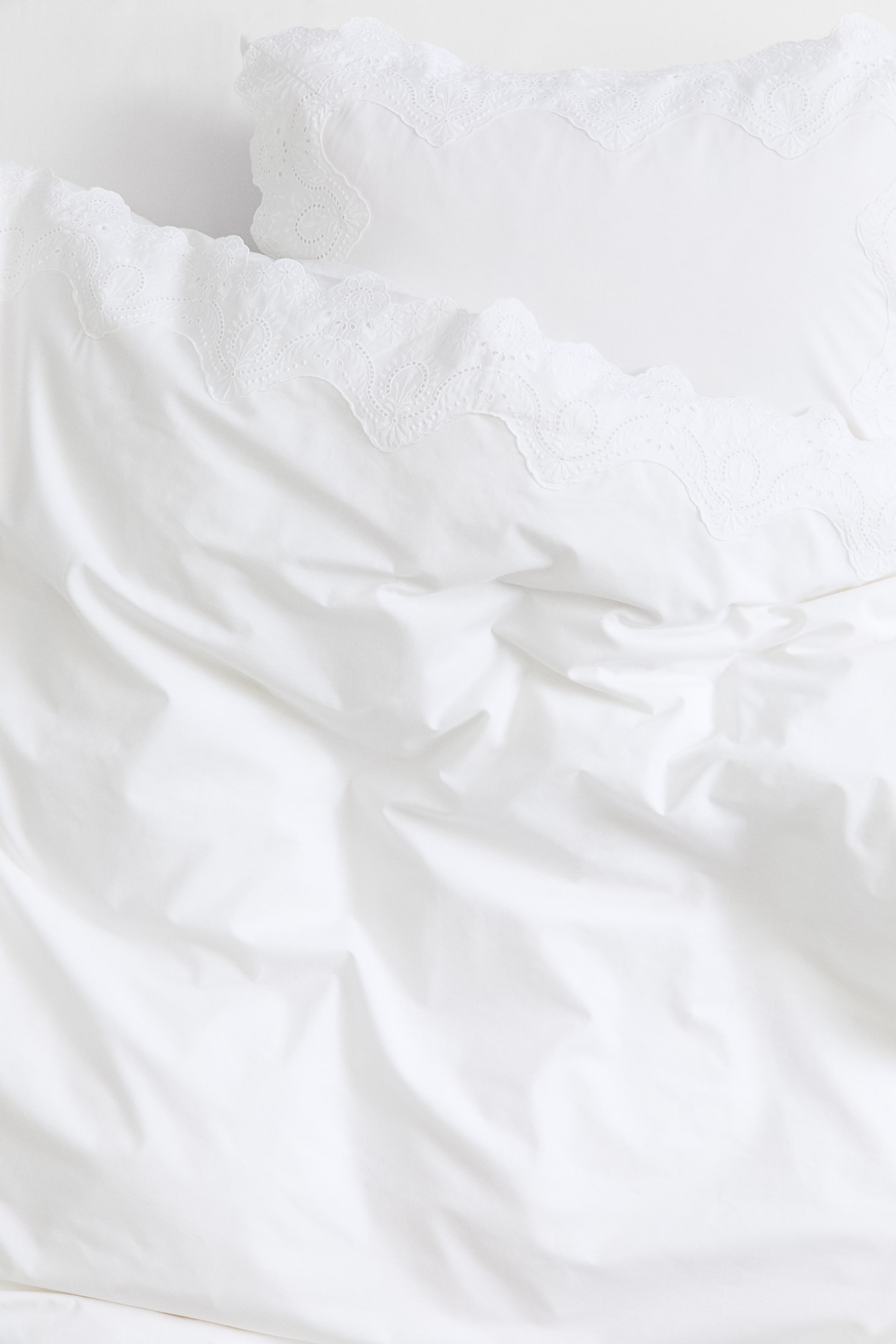 Eyelet-Embroidered Twin Duvet Cover Set