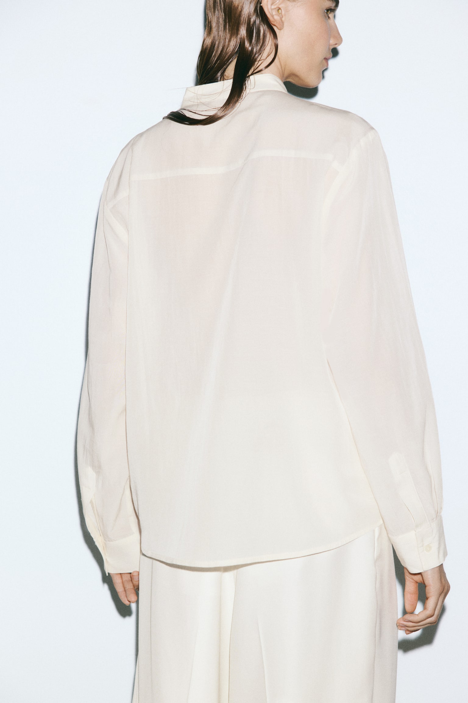 Женская блузка H&M Button-Front Pintuck Blouse, цвет: Светлый бежевый — фото 6