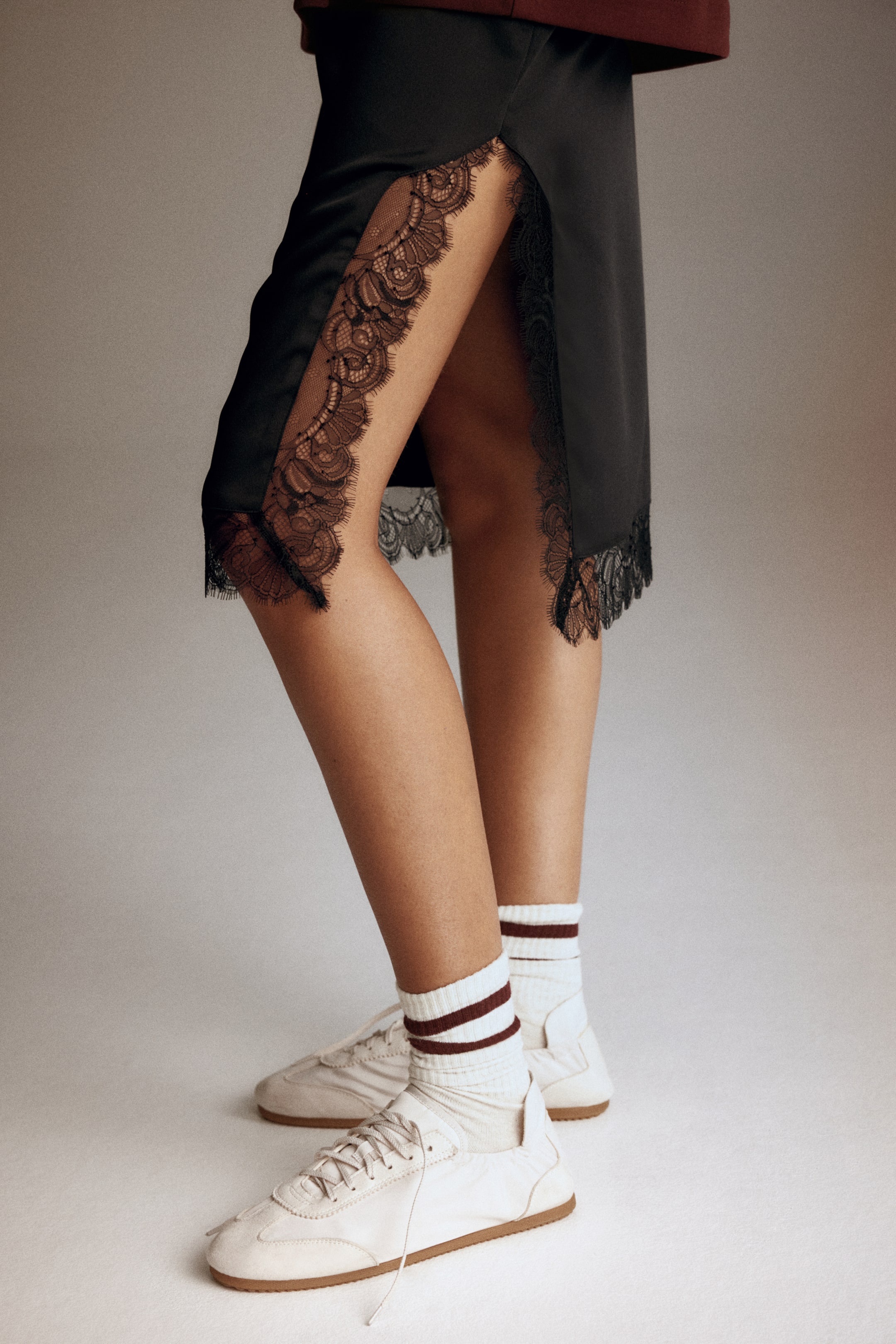 Xem ảnh lớn hơn: Chân váy có chi tiết ren - Màu đen - Ladies | H&M VN 1