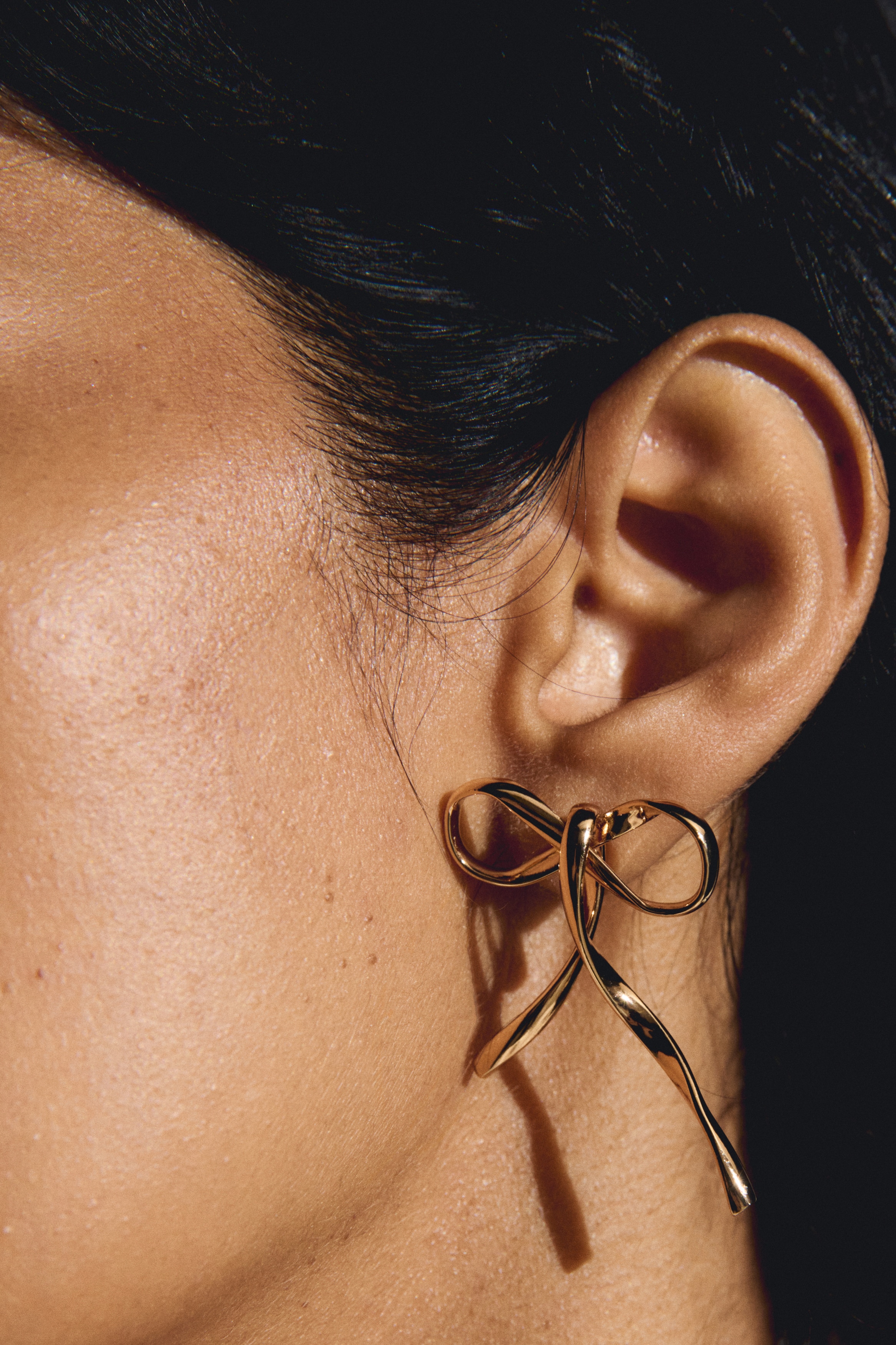 Bow-shaped earrings