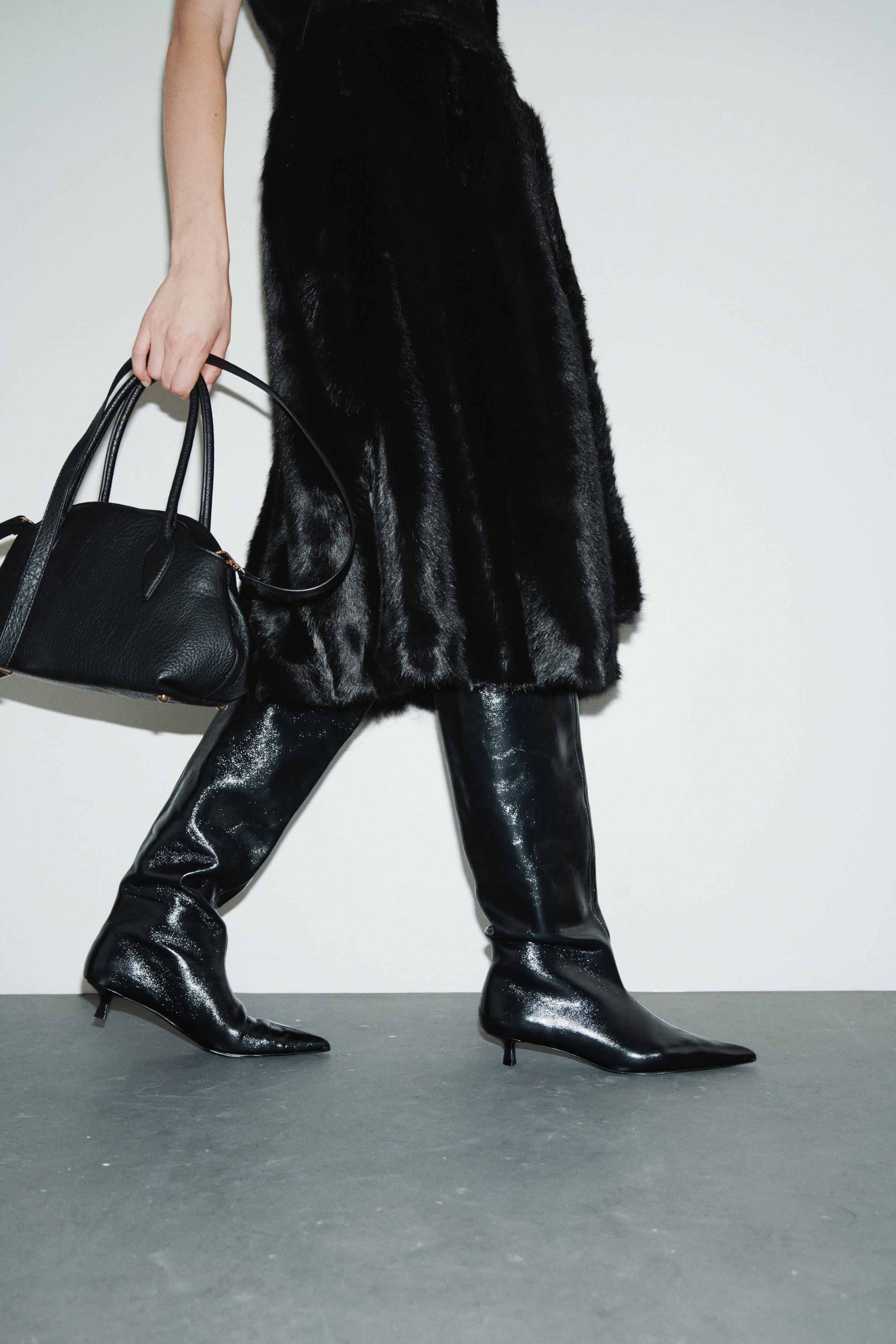 Kitten-heeled leather boots - Black