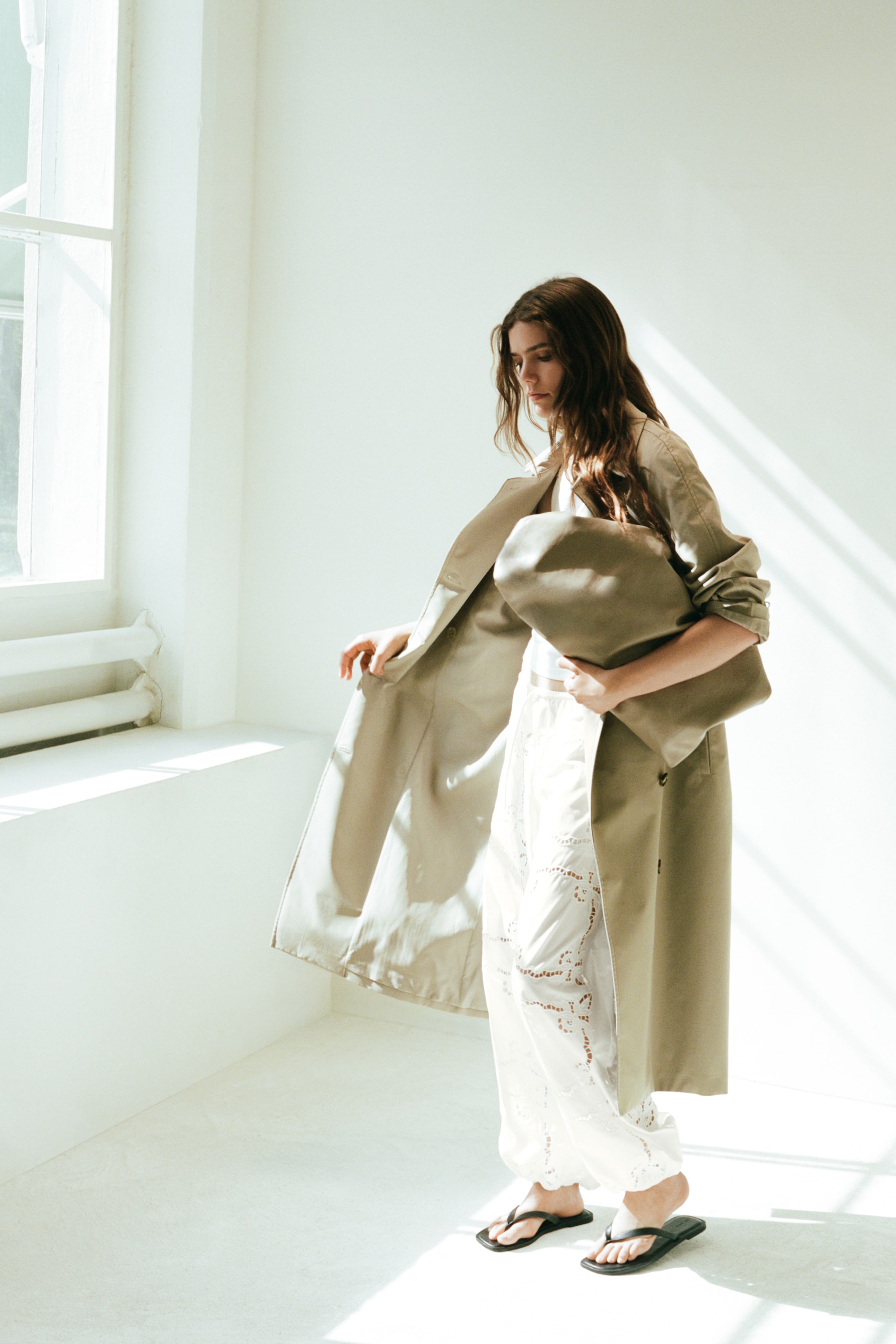 Pantalon ballon avec broderie anglaise