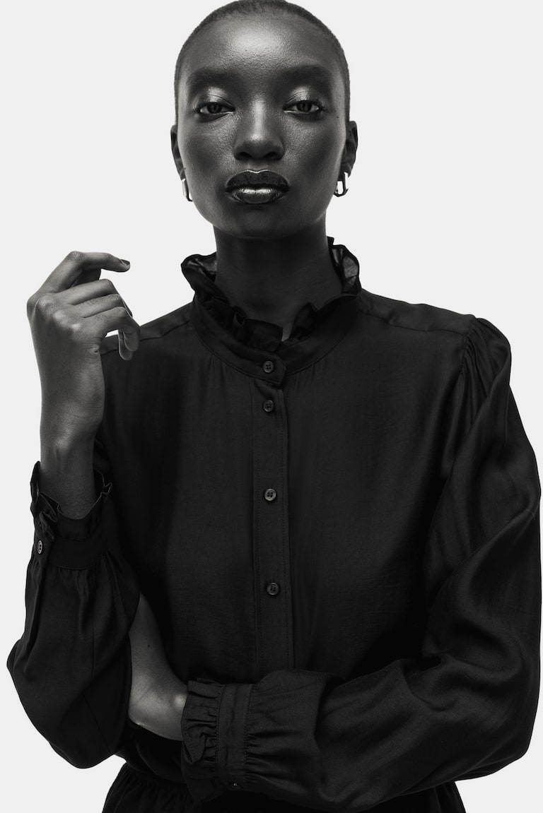 Blouse à col volanté