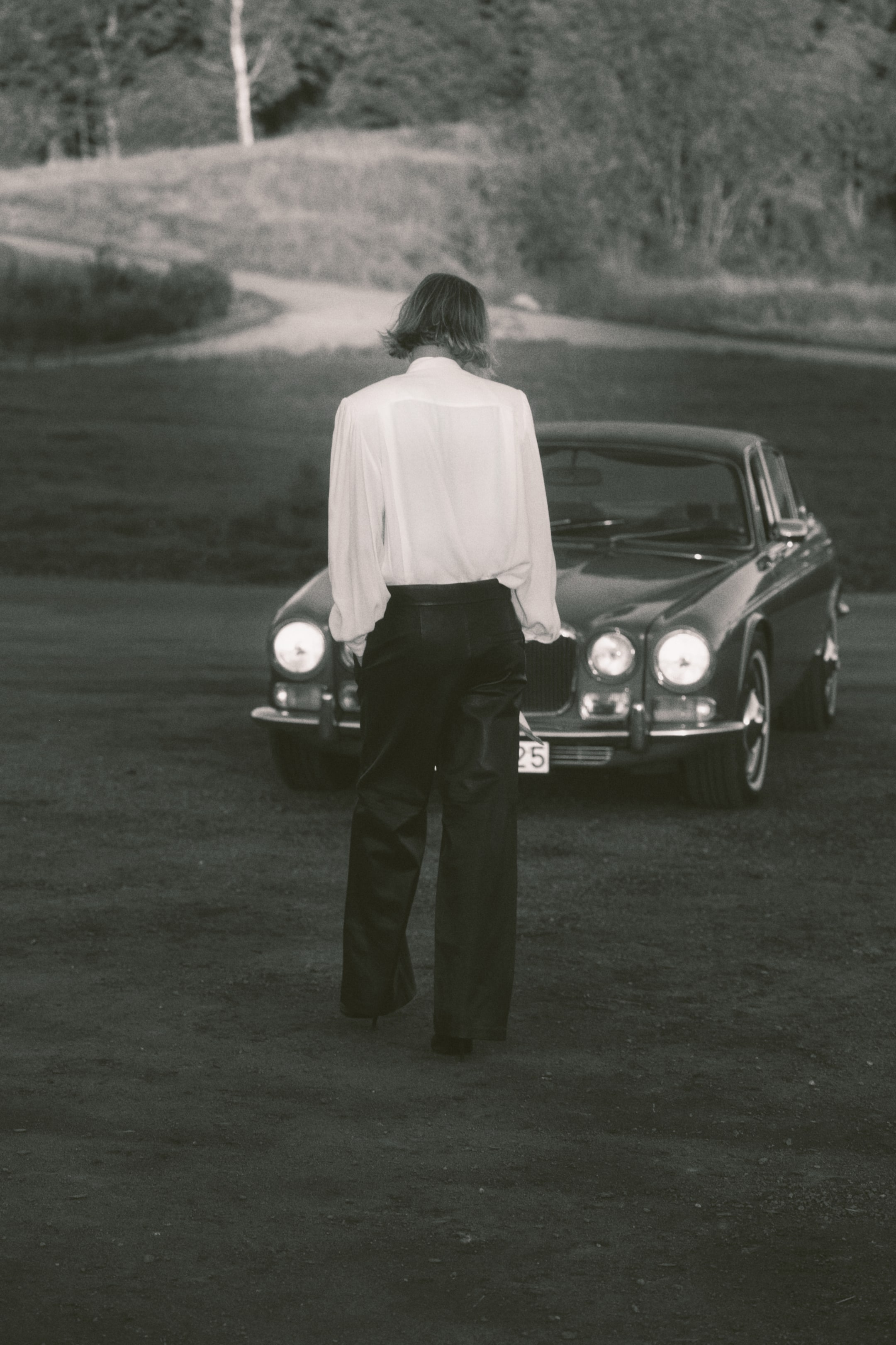 Visa större bild: Rak skinnbyxa - Dark brown - DAM | H&M SE 2