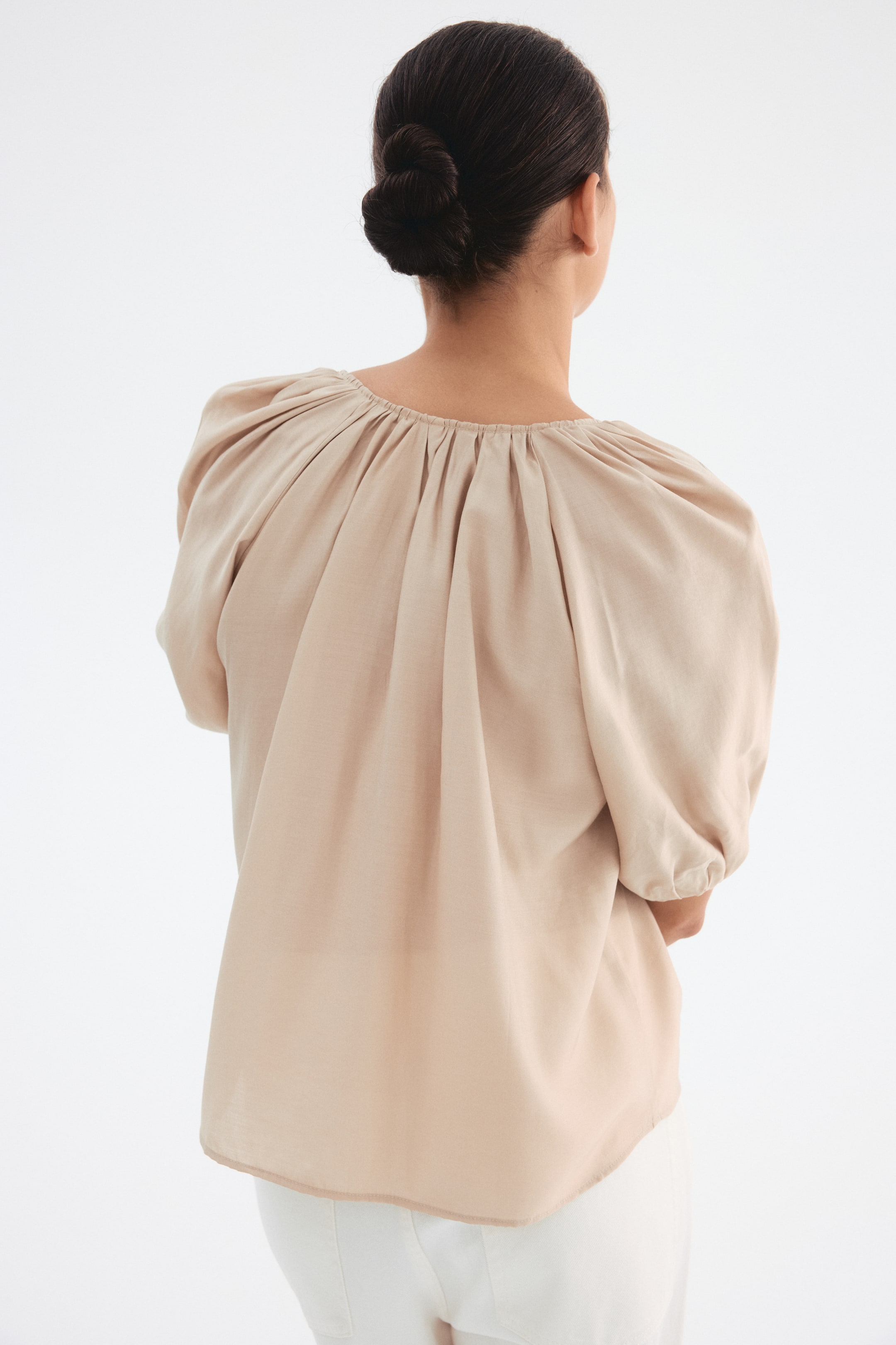 Zobrazit větší obrázek: Halenka s balonovým rukávem - Béžová - ŽENY | H&M CZ 4