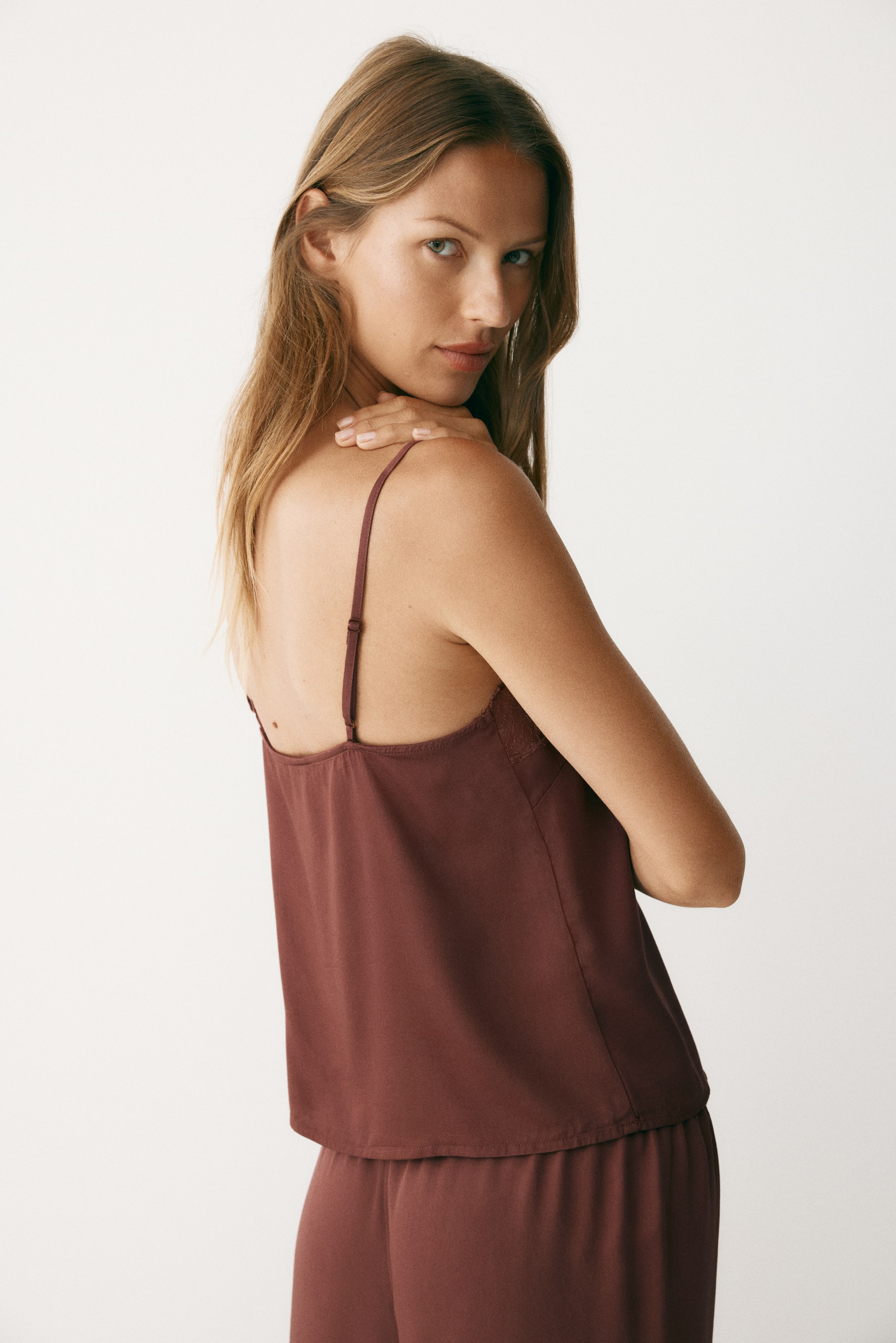 Haut de pyjama en satin avec dentelle