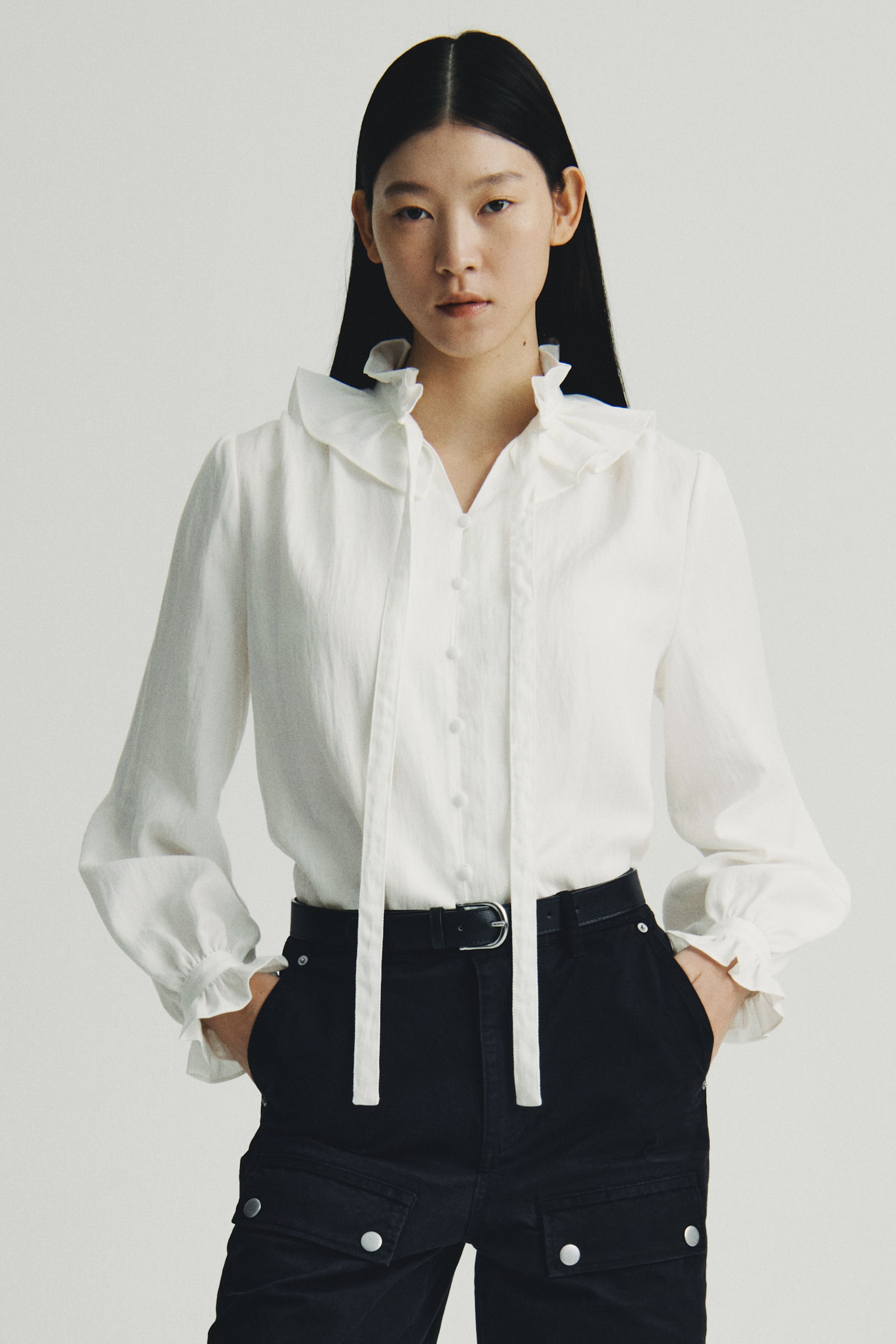 拡大画像を表示: フリルカラーブラウス - ホワイト - レディース | H&M JP 1