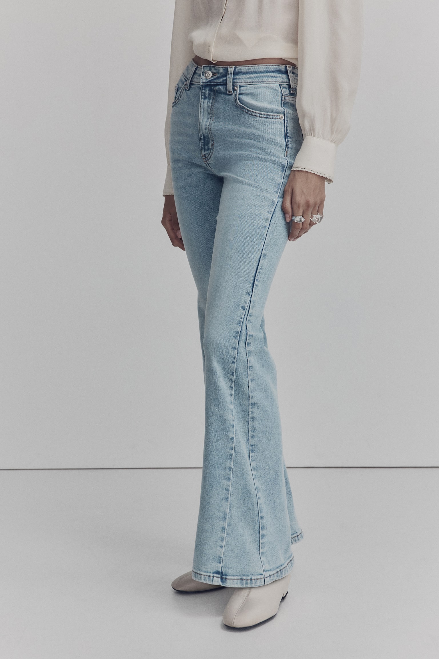 Flared High Jeans - Light denim blue/Dark denim blue/Denim blue/Washed grey - 8