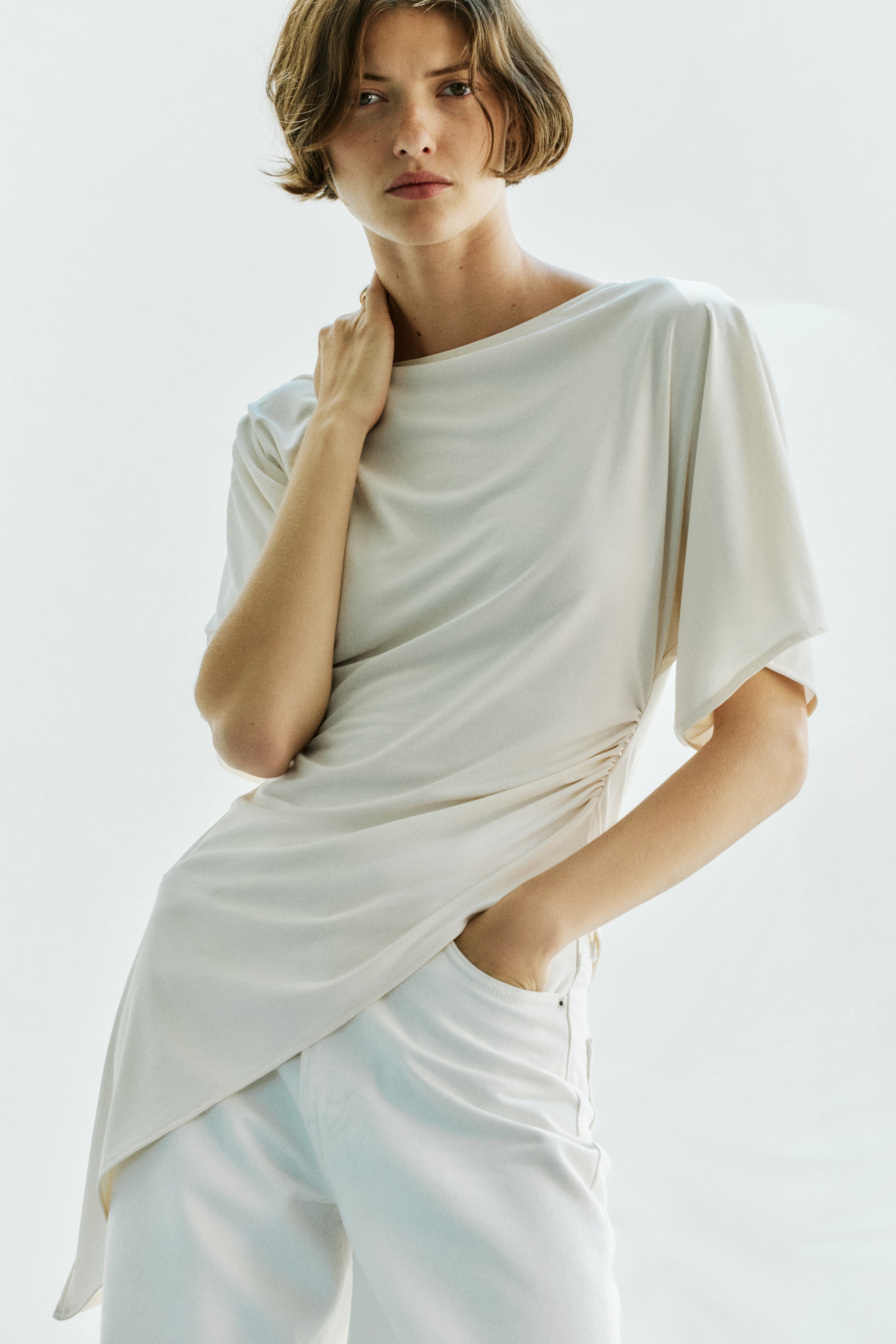 查看大圖: 不對稱蝴蝶袖上衣 - 奶油色 - Ladies | H&M 1