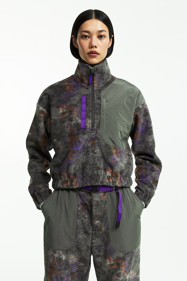 Sweatshirt i fleece med kort lynlås - Mørkegrøn/Mønstret - 1