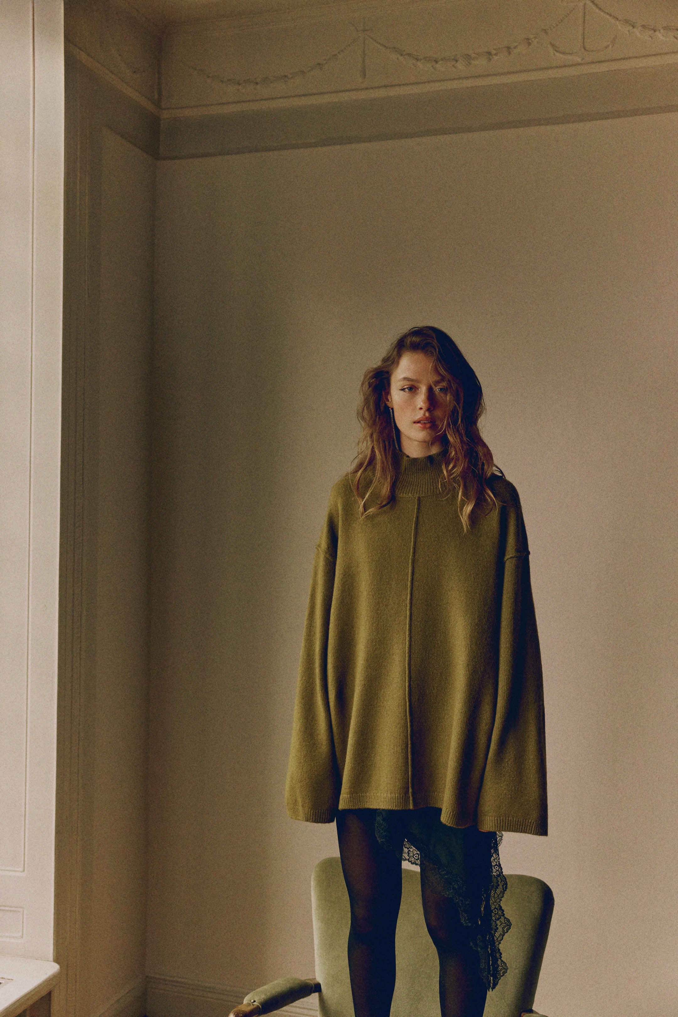 Ampliar la imagen: Suéter de cuello alto con costura - Oliva dorado - Ladies | H&M MX 2