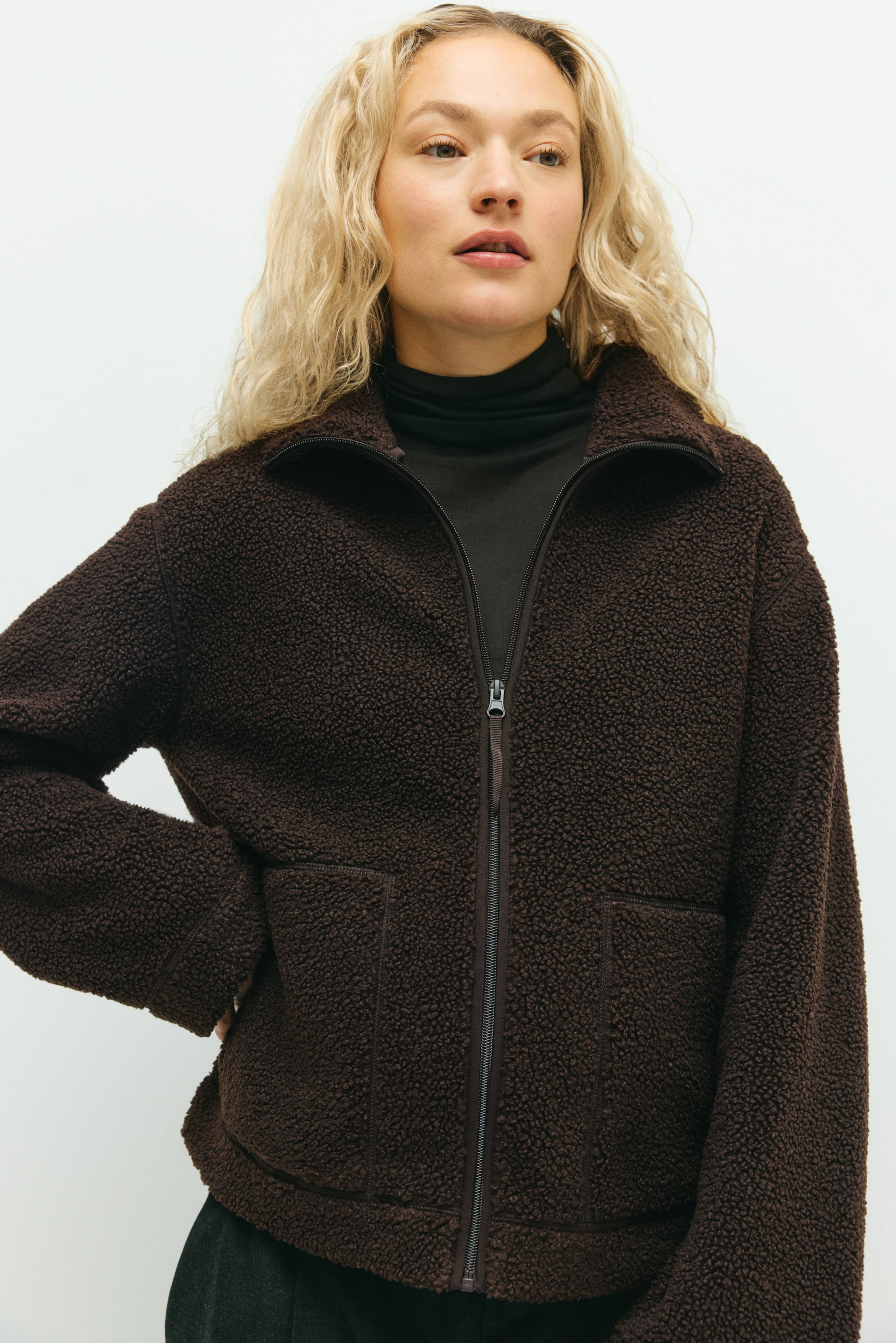 Ampliar la imagen: MAMA Chamarra en tejido peluche - Café oscuro - Ladies | H&M MX 3