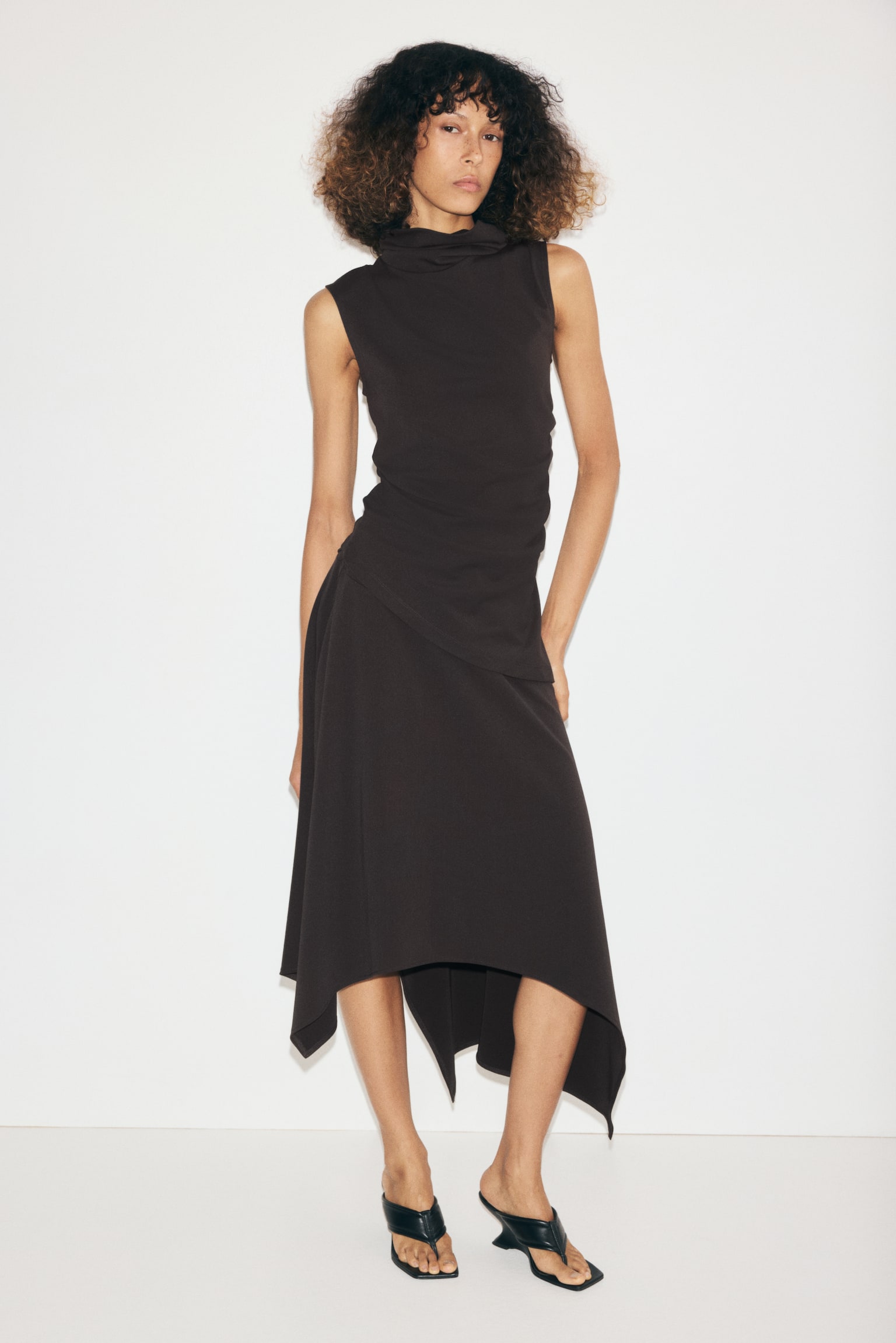 Женский топ H&M Draped Turtleneck Top, цвет: Тёмный коричневый — фото 4
