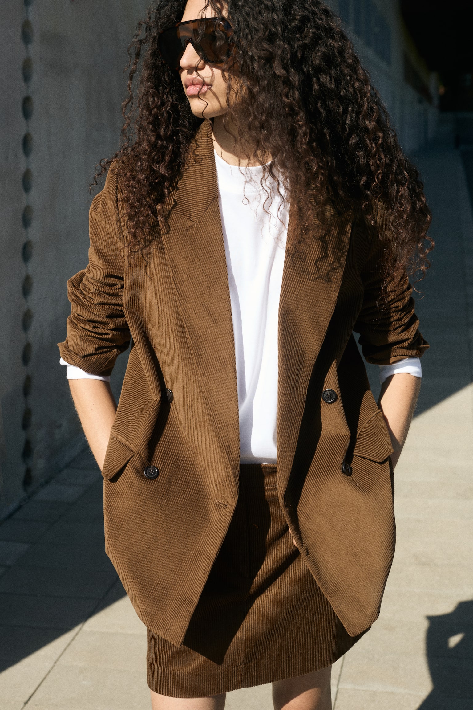 Женский пиджак H&M Double-Breasted Corduroy Blazer, цвет: Тёмный хаки зелёный — фото 4