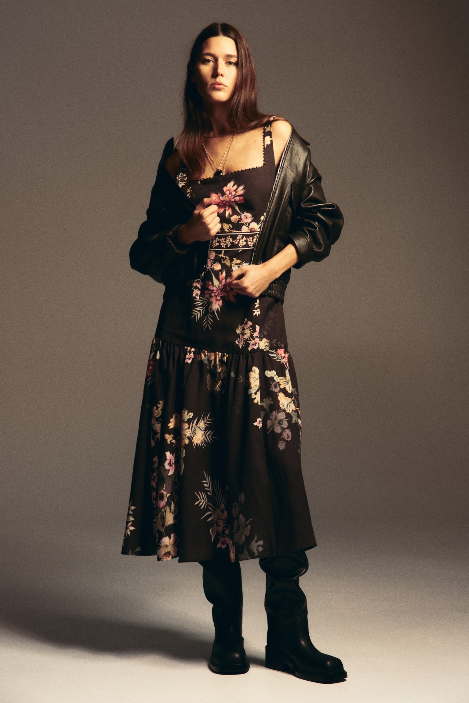 שמלה מתערובת פשתן - שחור/פרחוני - 1