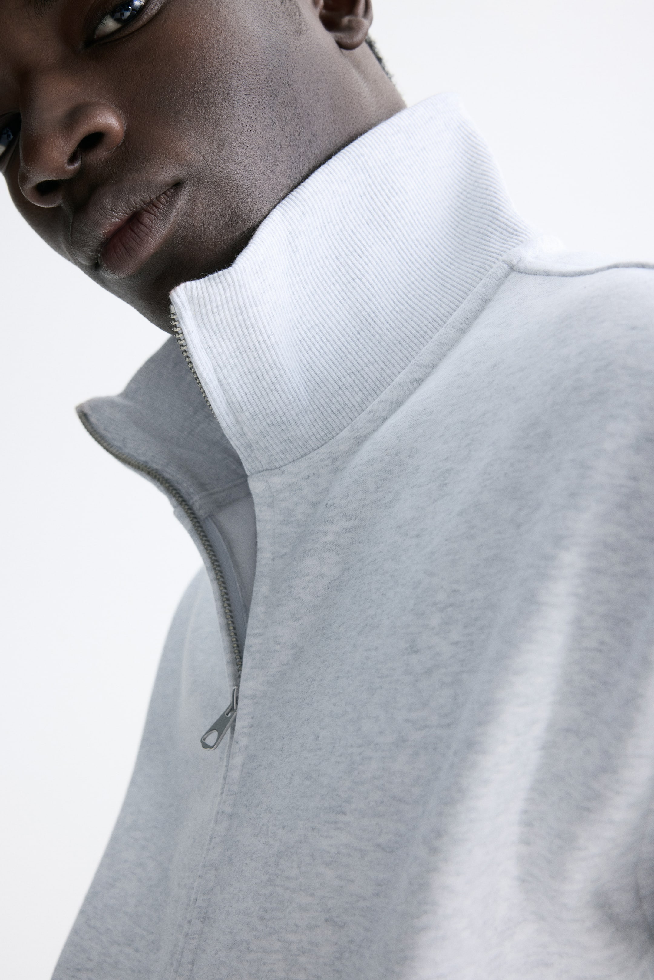 Näytä suurempi kuva: Laatikkomainen vetoketju-collegepusero Loose Fit - Vaalea harmaameleerattu - MIEHET | H&M FI 4