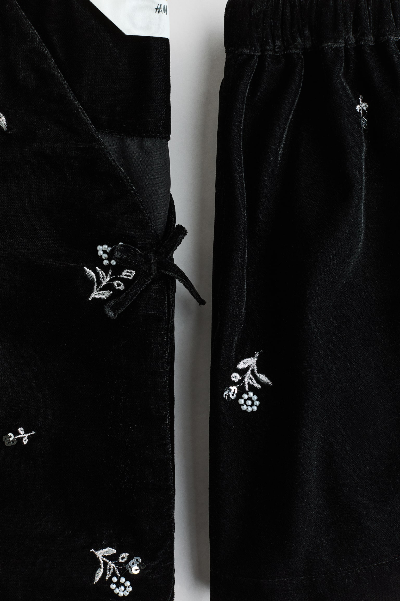 H&M 2-Piece Embroidered Velvet Set, цвет: Чёрный — фото 2
