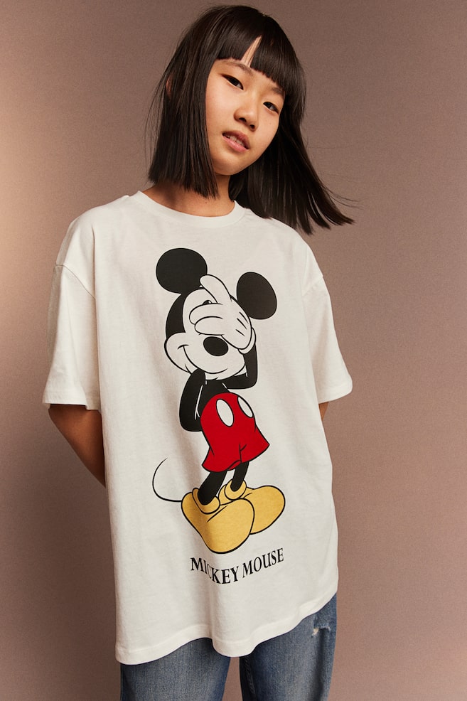 Oversized T-shirt med tryk - Hvid/Mickey Mouse/Sort/Lilo & Stitch/Syrenlilla/SmileyWorld®/Hvid/SmileyWorld®/Hvid/Keith Haring/Mørkegrå/Blondie/Hvid/Blackpink/Mørkegrå/SmileyWorld®/Mørkegrå/Den lille havfrue - 1