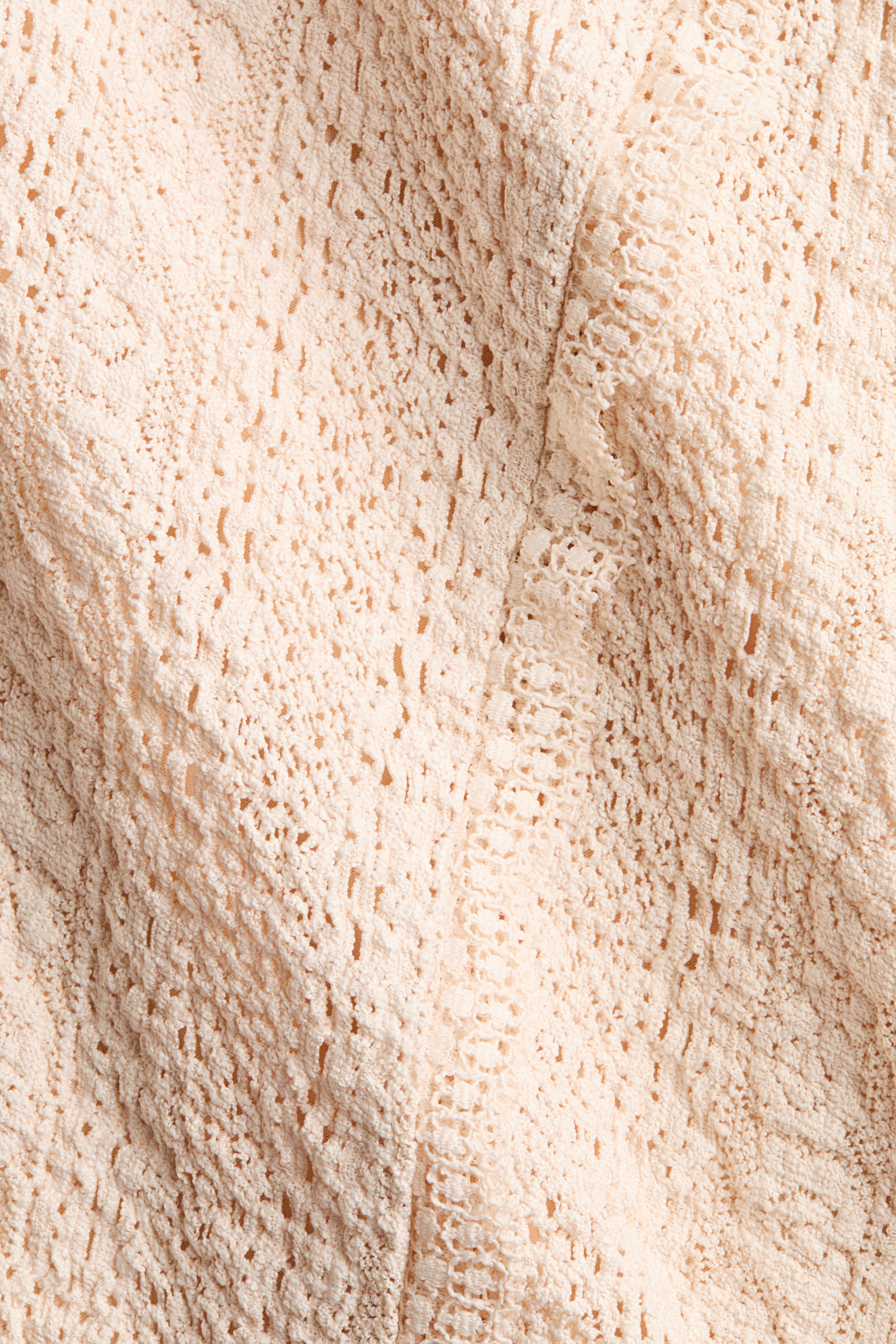 Robe style dentelle avec bas en pointes