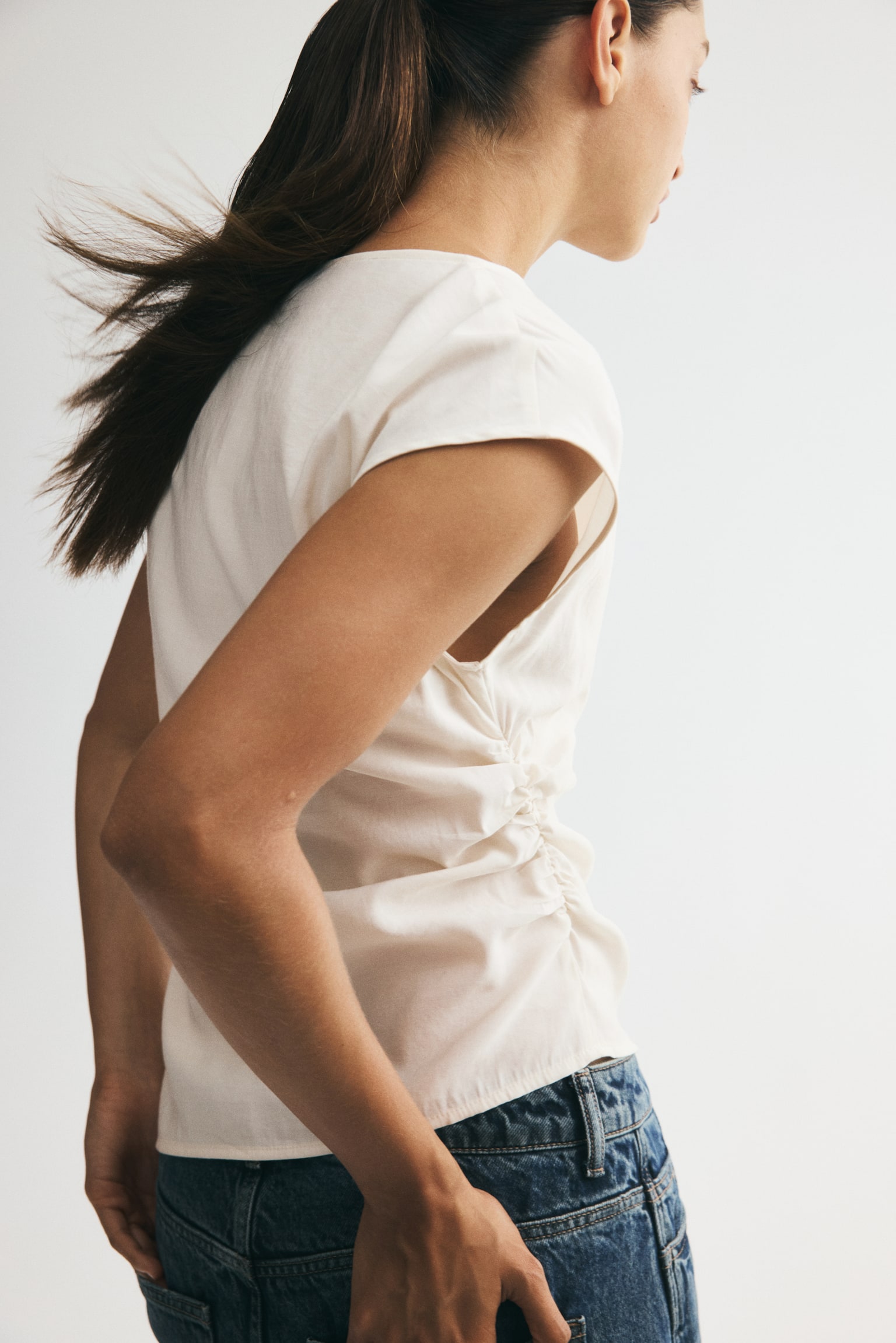 Женский топ H&M Ruched Viscose-Blend Top, цвет: Кремовый — фото 5