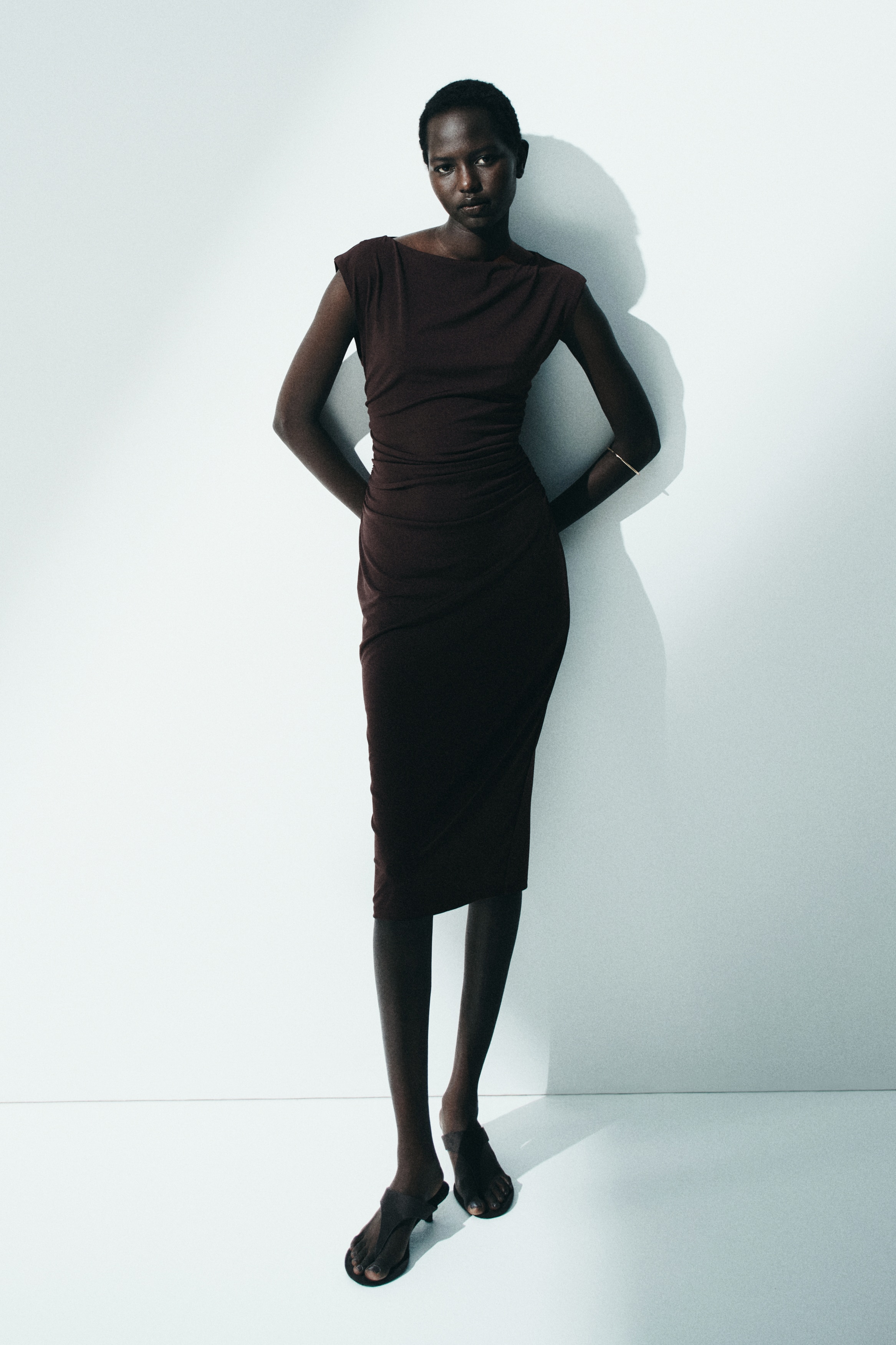 Cap-sleeved dress - Dark brown/Light blue/Mustard yellow