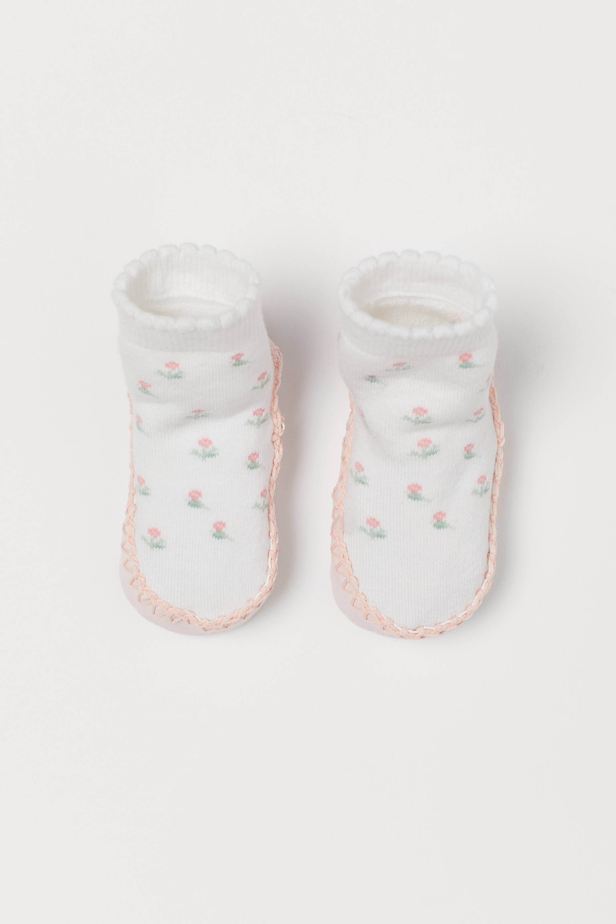 Προβολή μεγαλύτερης εικόνας: Καλτσοπαντόφλες - Ζαχαρί/φλοράλ - Kids | H&M GR 2