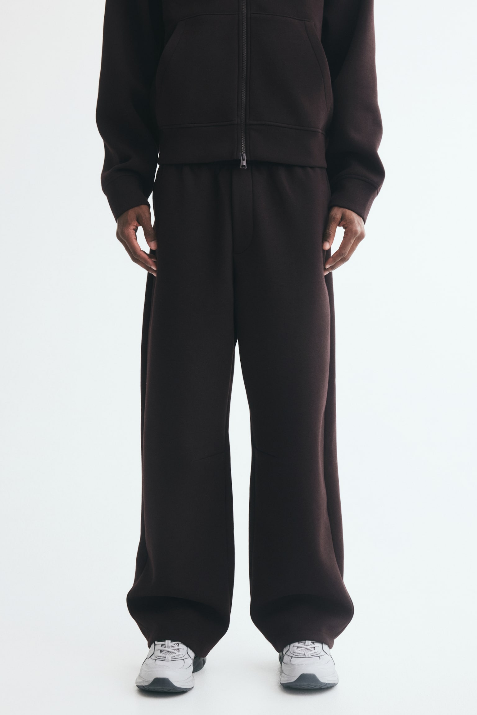 Мужские брюки H&M Relaxed-Fit Scuba Sweatpants, цвет: Тёмный коричневый — фото 4