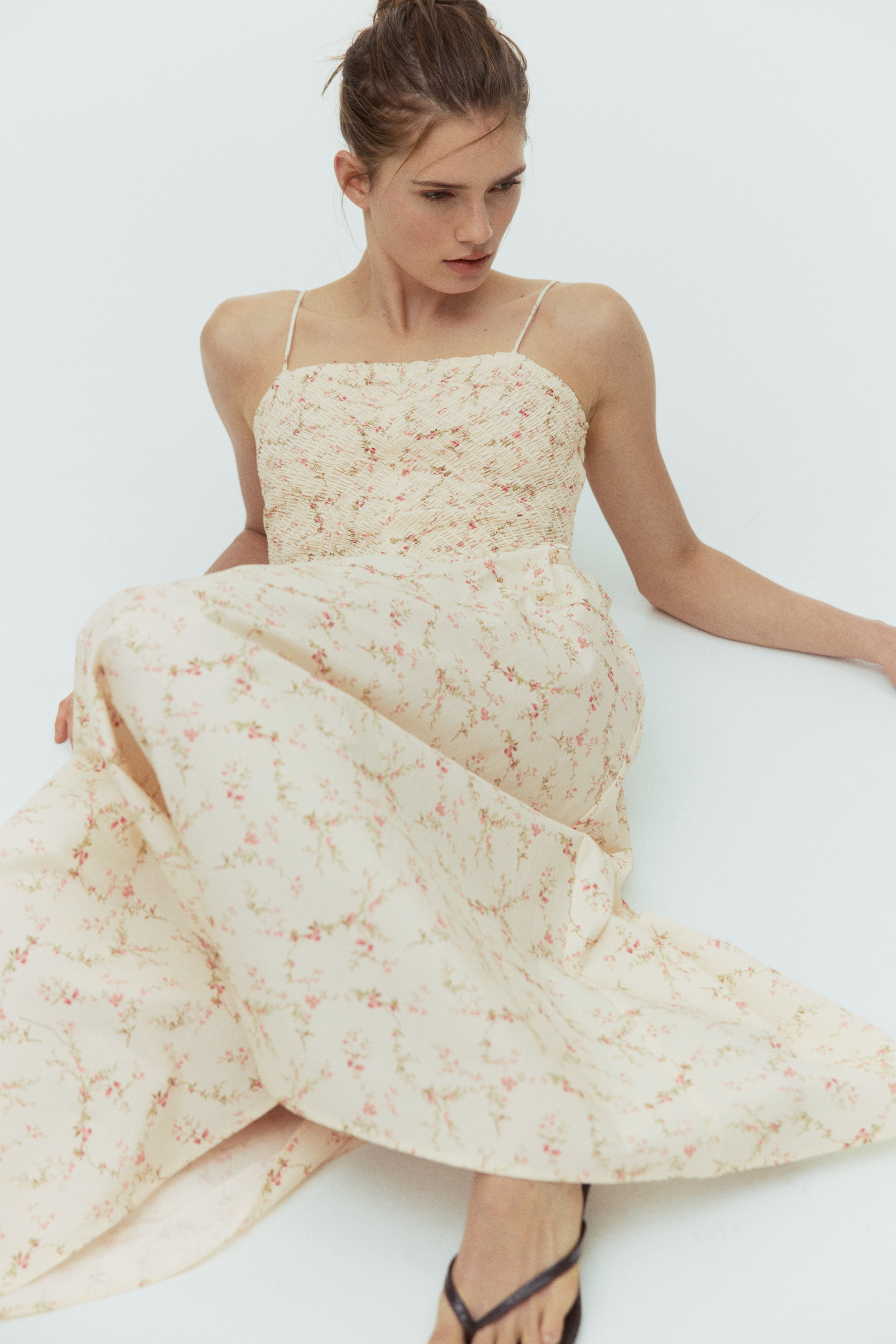 Smocked Cotton Dress - Light beige/floral