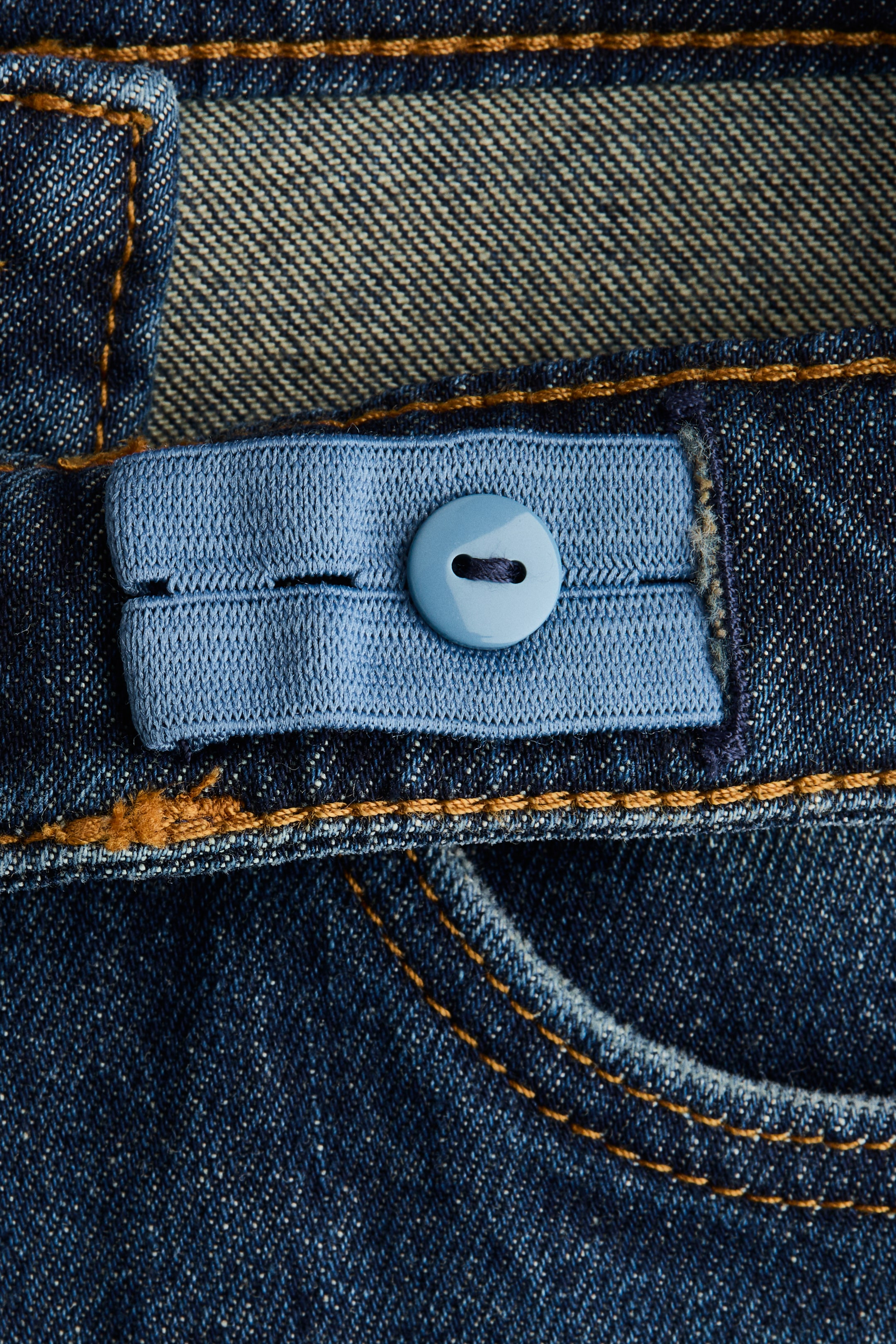 Relaxed Tapered Fit Jeans