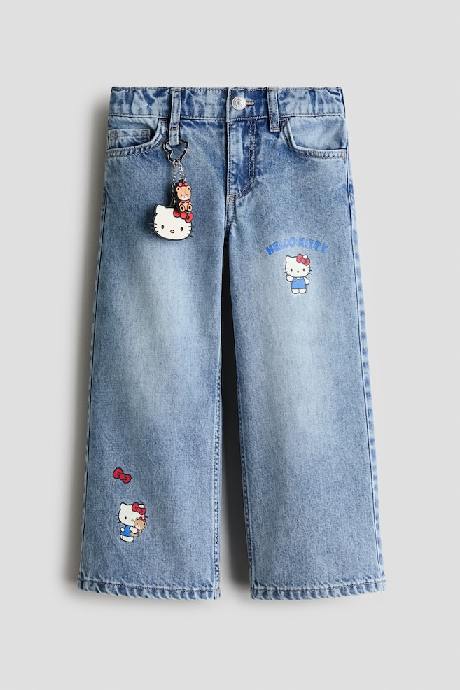 Jeans de pernas largas com berloques - Azul denim/Hello Kitty - 1