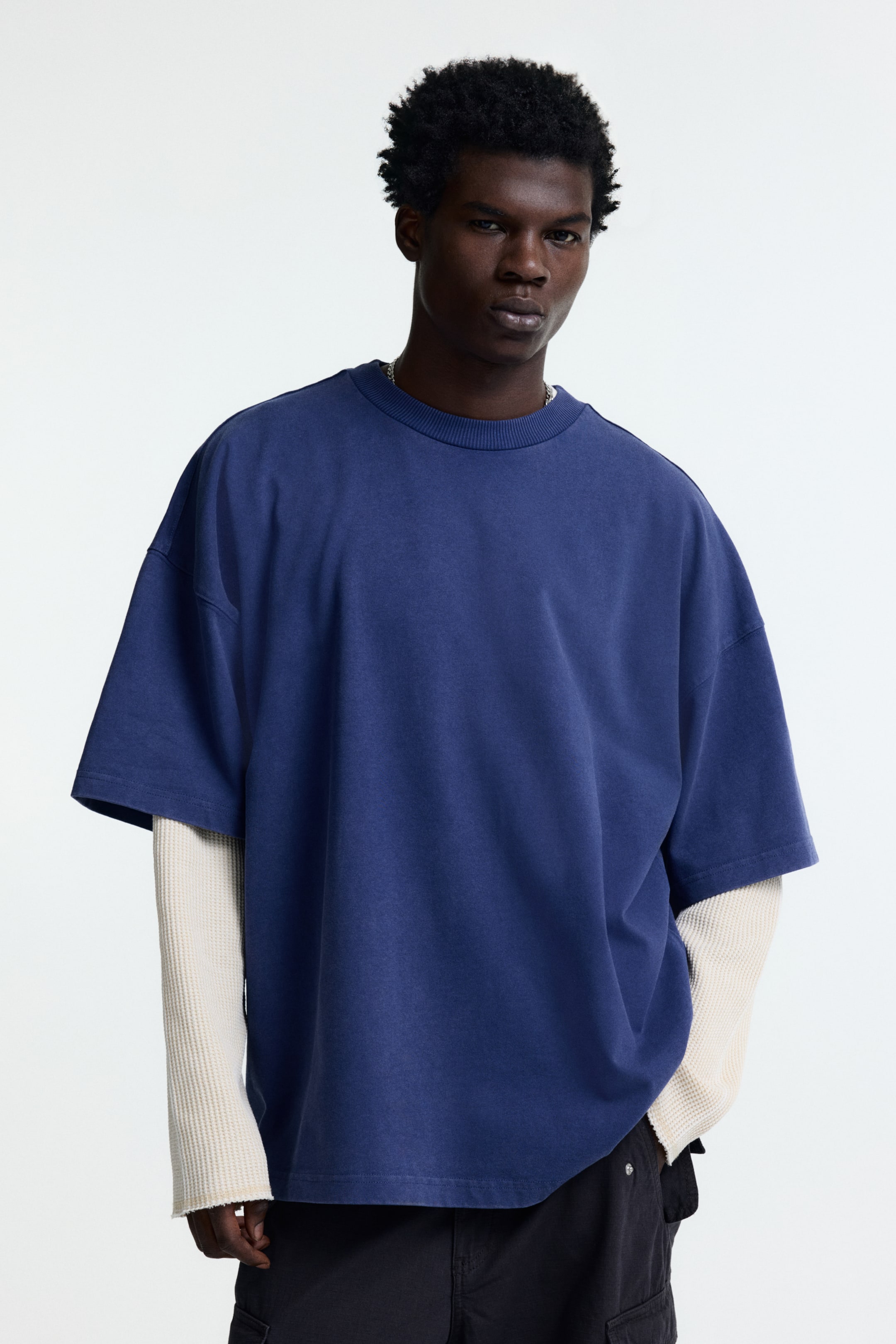 拡大画像を表示: Oversized Fit T-shirt - ダークブルー - Men | H&M JP 1