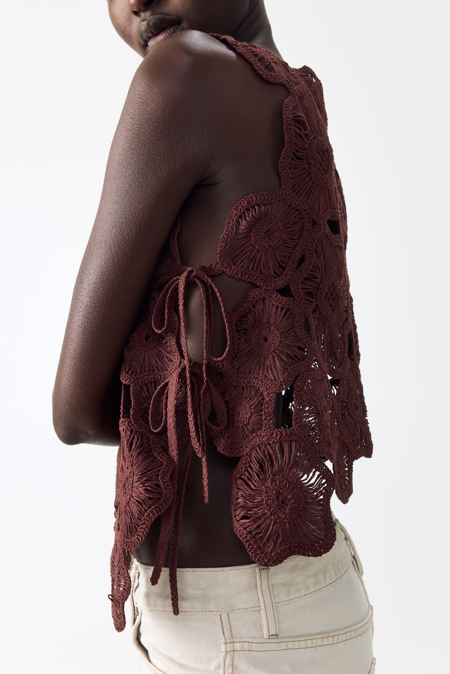 Asymmetric crochet-look top - 3
