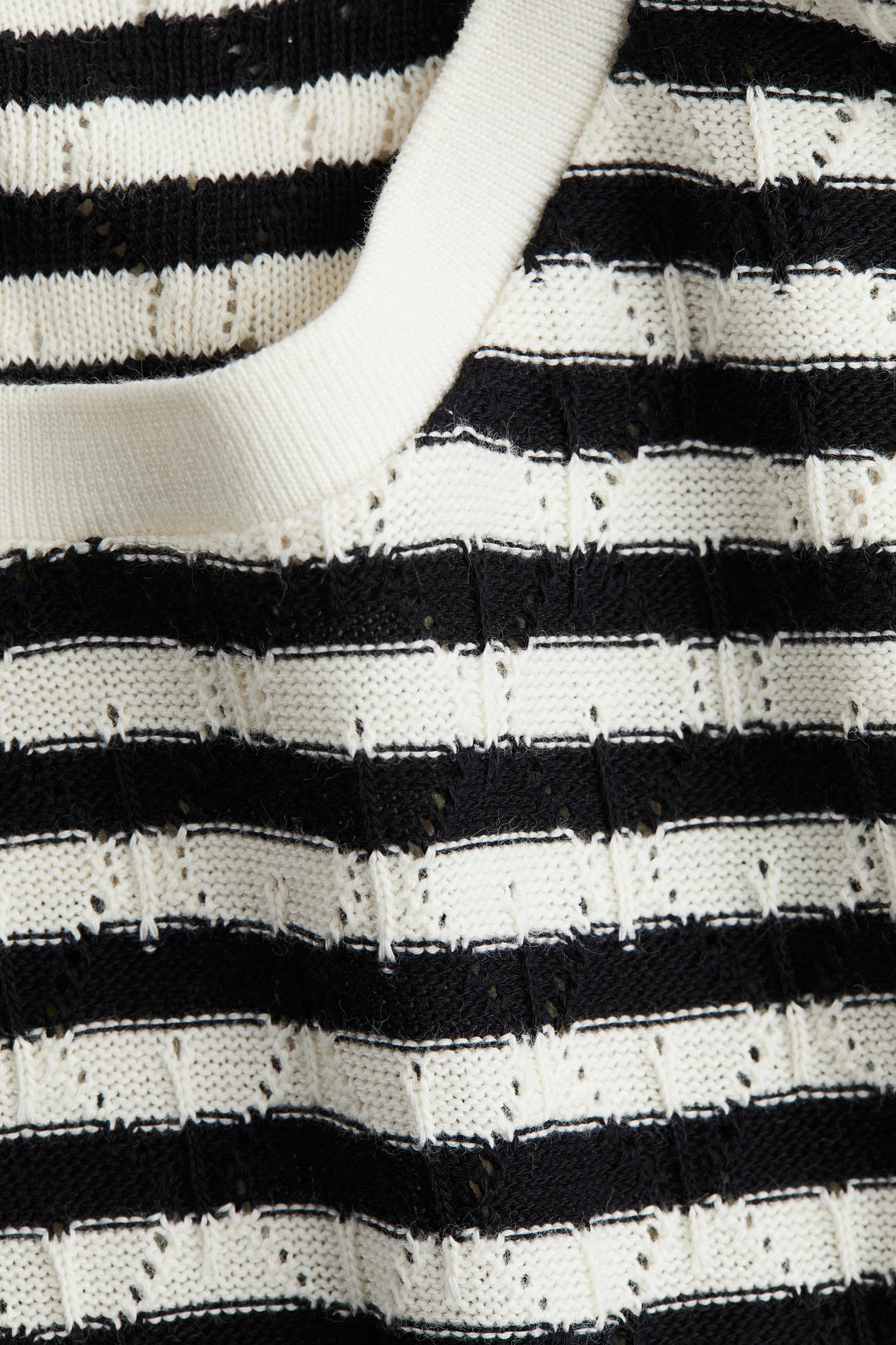 Flutter-Sleeved Top
