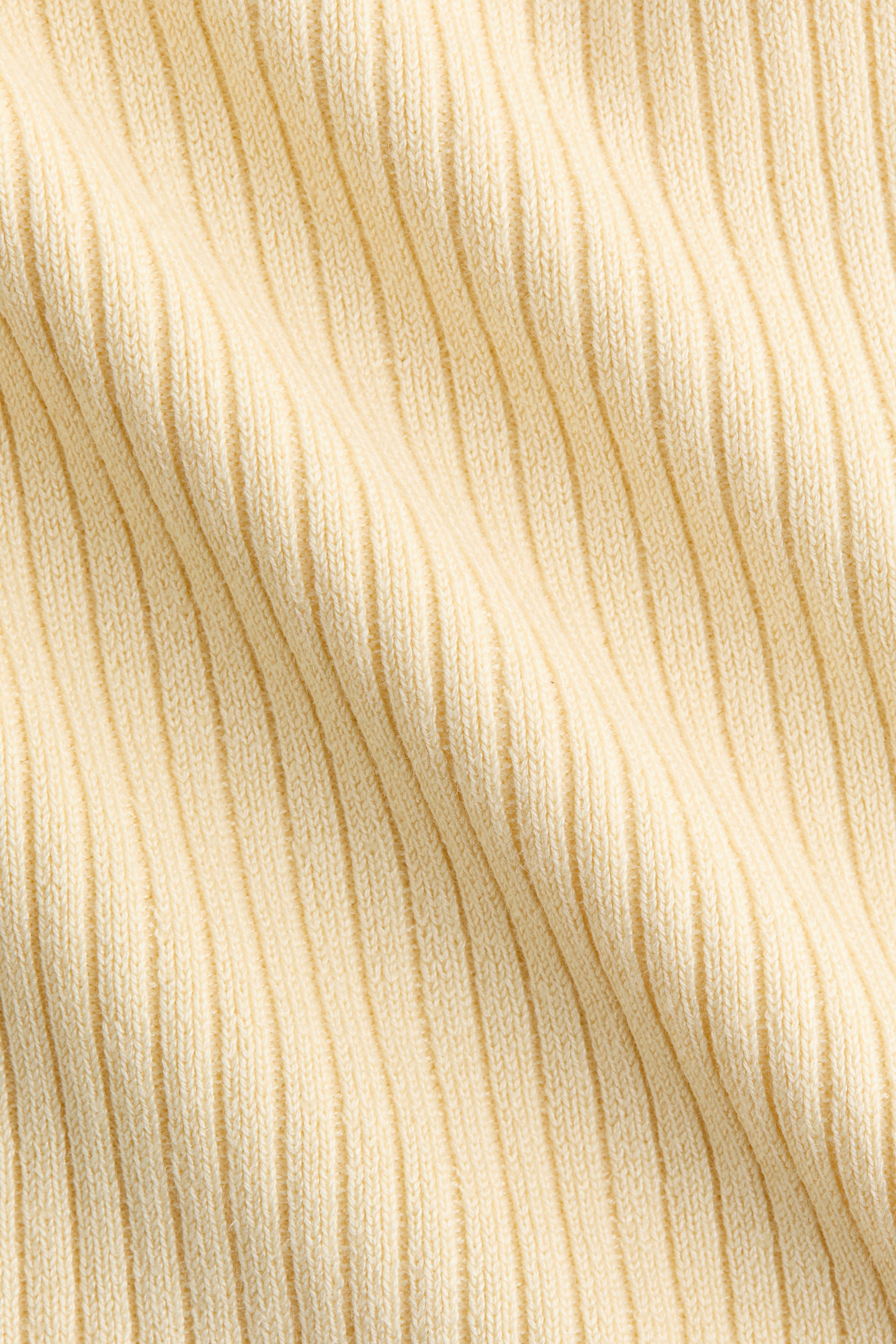 Haut en tricot côtelé à col cheminée