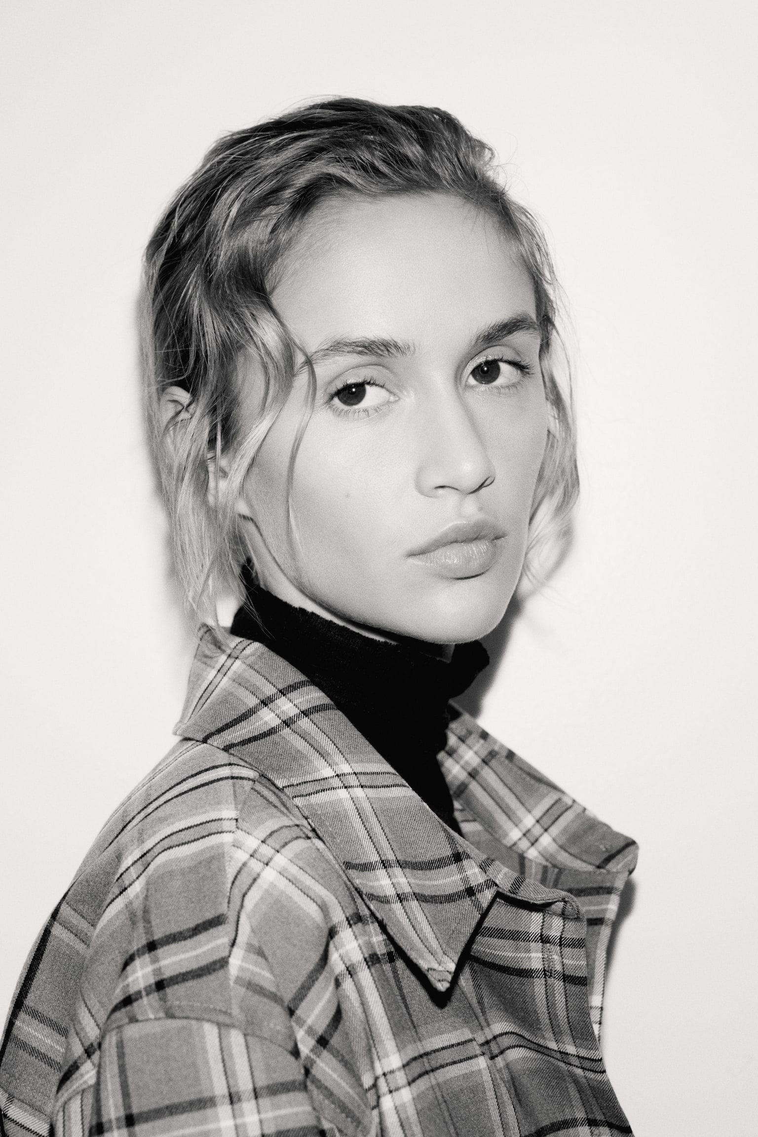 Женская рубашка H&M Oversized Flannel, цвет: Серый / Клетчатый — фото 5