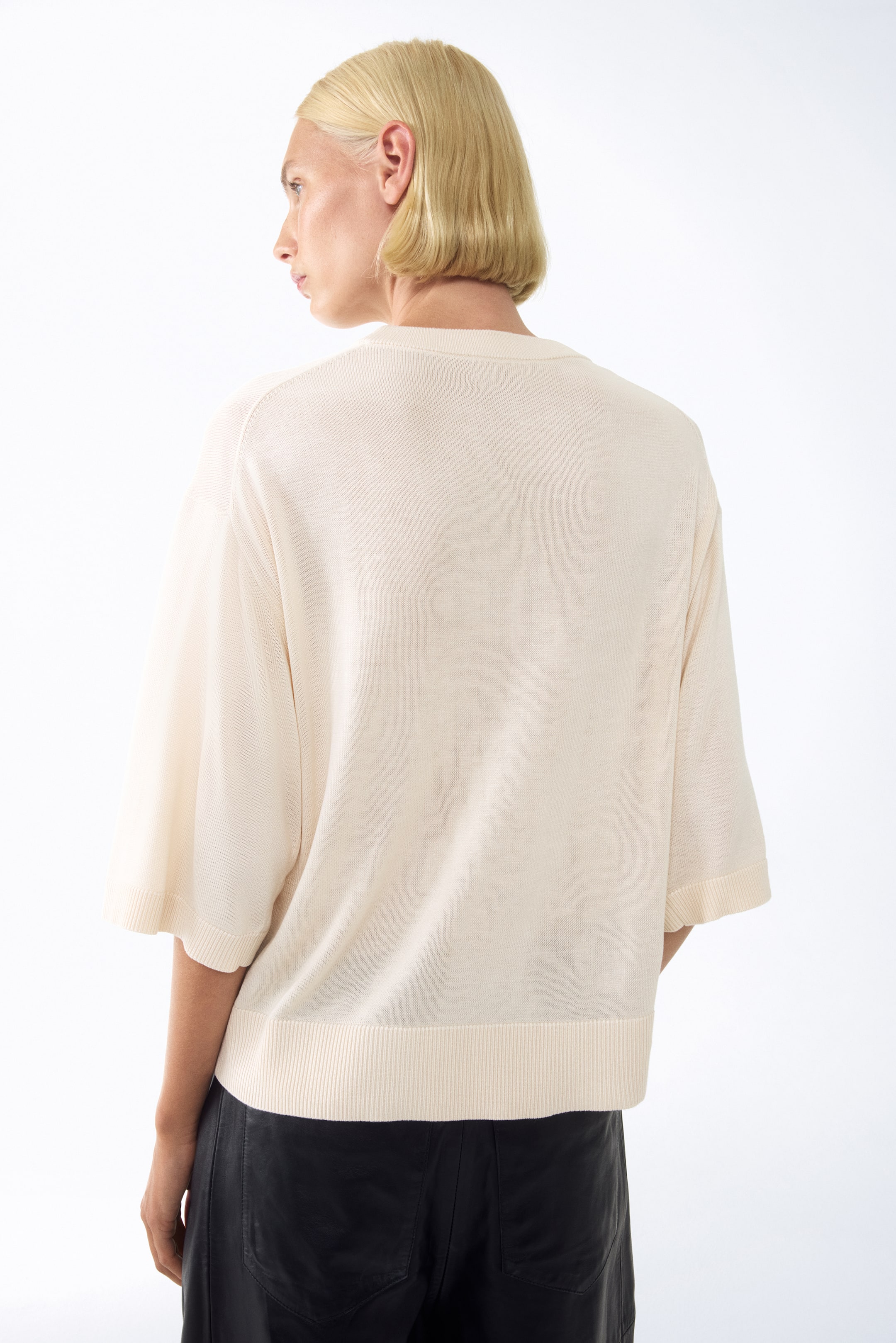 Short-Sleeved Fine-Knit Top