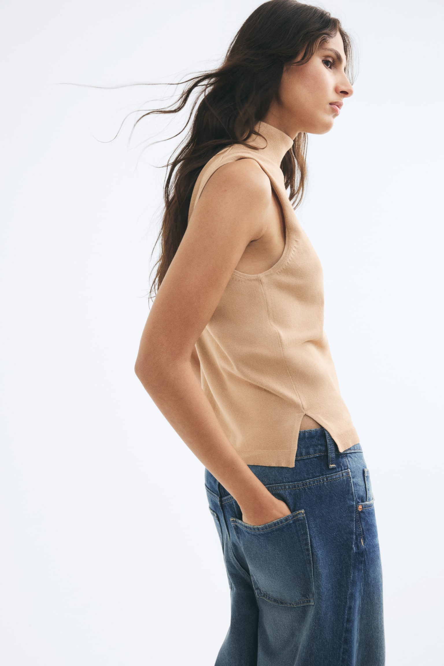 Женский жилет H&M Mock Turtleneck Sweater Vest, цвет: Бежевый — фото 4